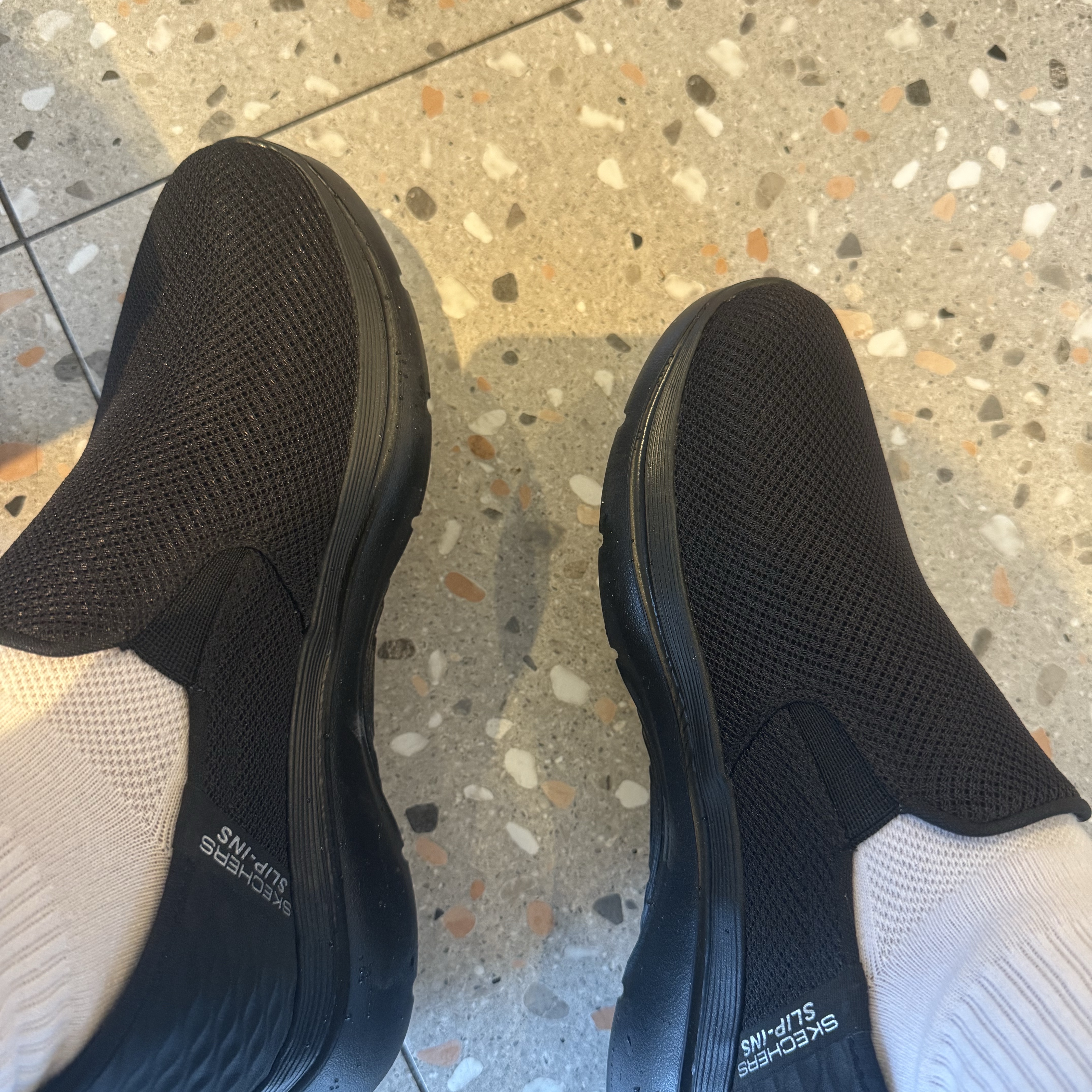 Skechers Go Walk Arch Fit 2.0 Slip-Ins Black 착용 스타일