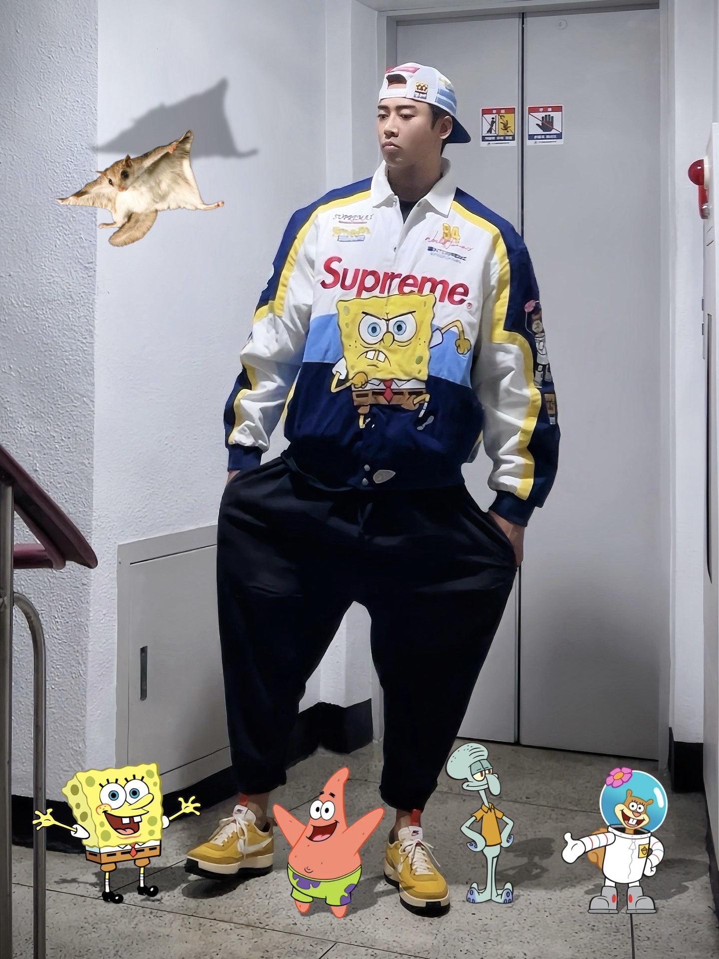 Supreme x SpongeBob SquarePants Jeff Hamilton Mesh Back 6-Panel Navy - 25SS, Supreme x SpongeBob SquarePants Jeff Hamilton Racing Jacket White - 25SS 착용 스타일