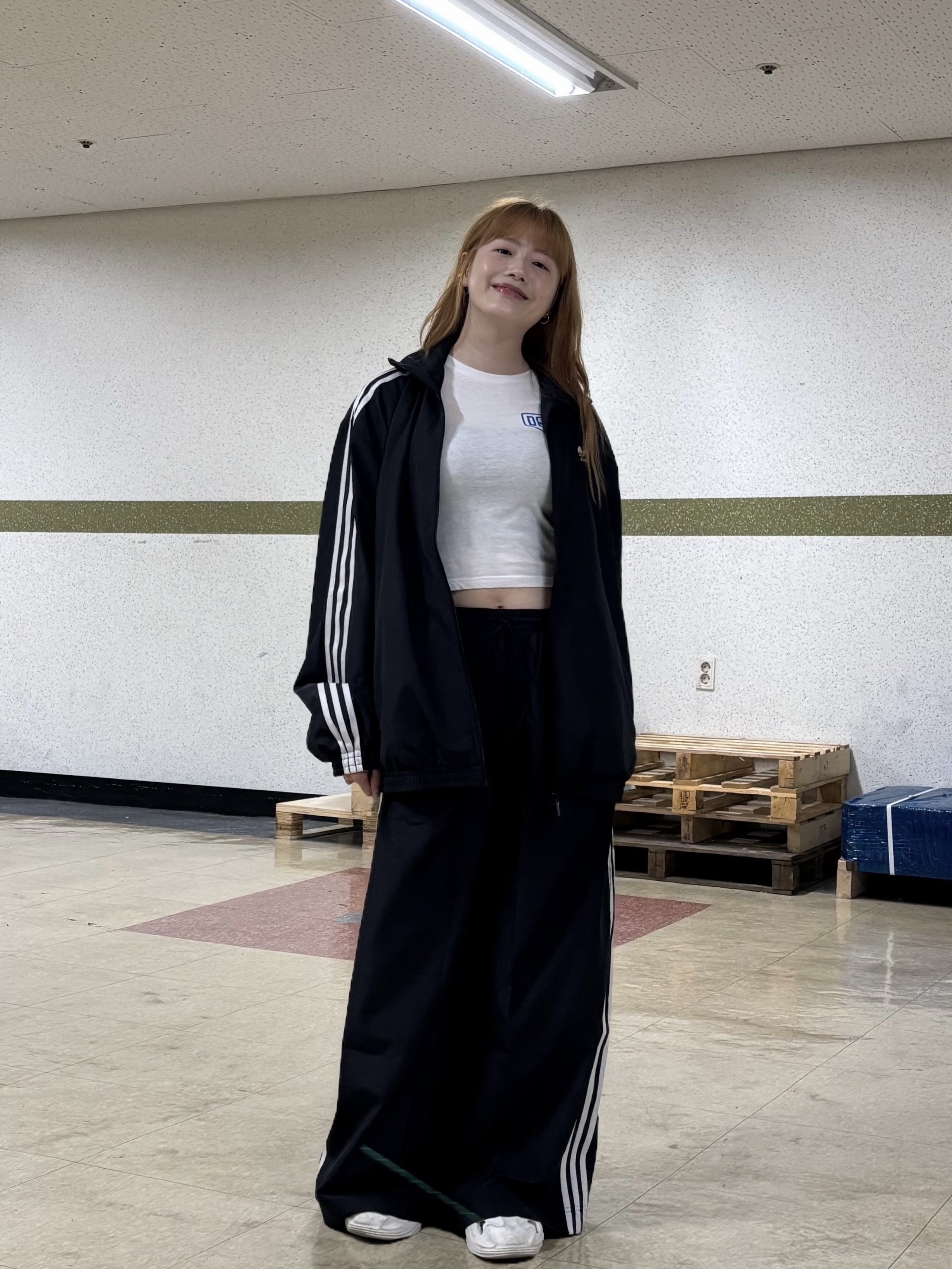 (W) Adidas Adilenium Season 3 Oversized Track Top Black - KR Sizing, (W) Adidas Adilenium Season 3 Oversized Track Pants Black - KR Sizing 착용 스타일 - 7
