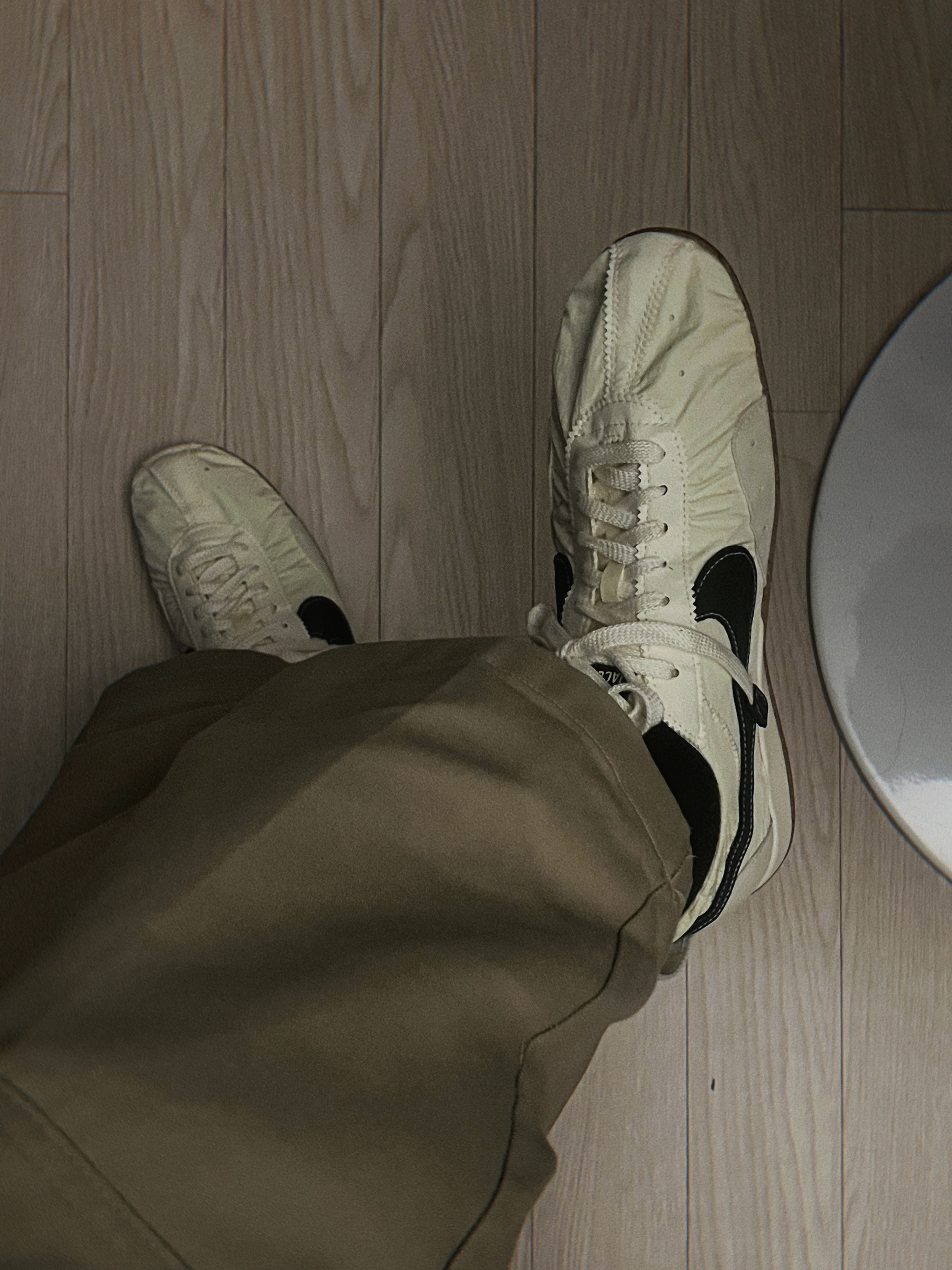 Nike x Jacquemus Moon Shoe SP Alabaster Off Noir 착용 스타일 - 3