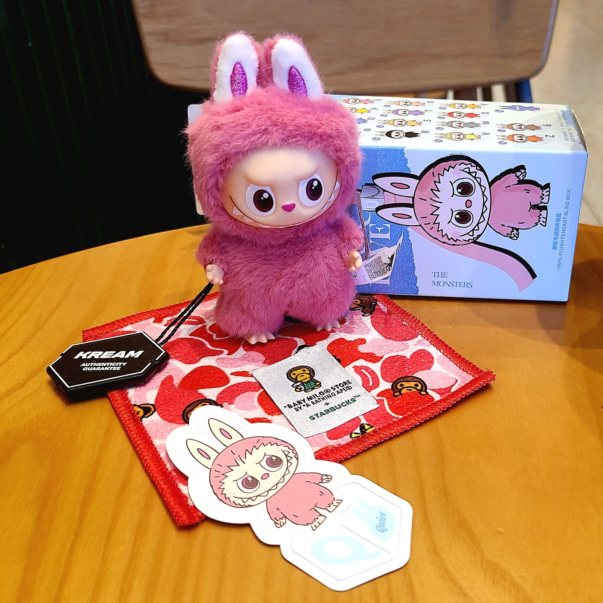 Pop Mart Labubu The Monsters Pin For Love Series Vinyl Plush Pendant (N-Z) Q (Opened Case), Starbucks x BAPE Baby Milo Coaster Pink Green (Set of 4) 착용 스타일 - 1