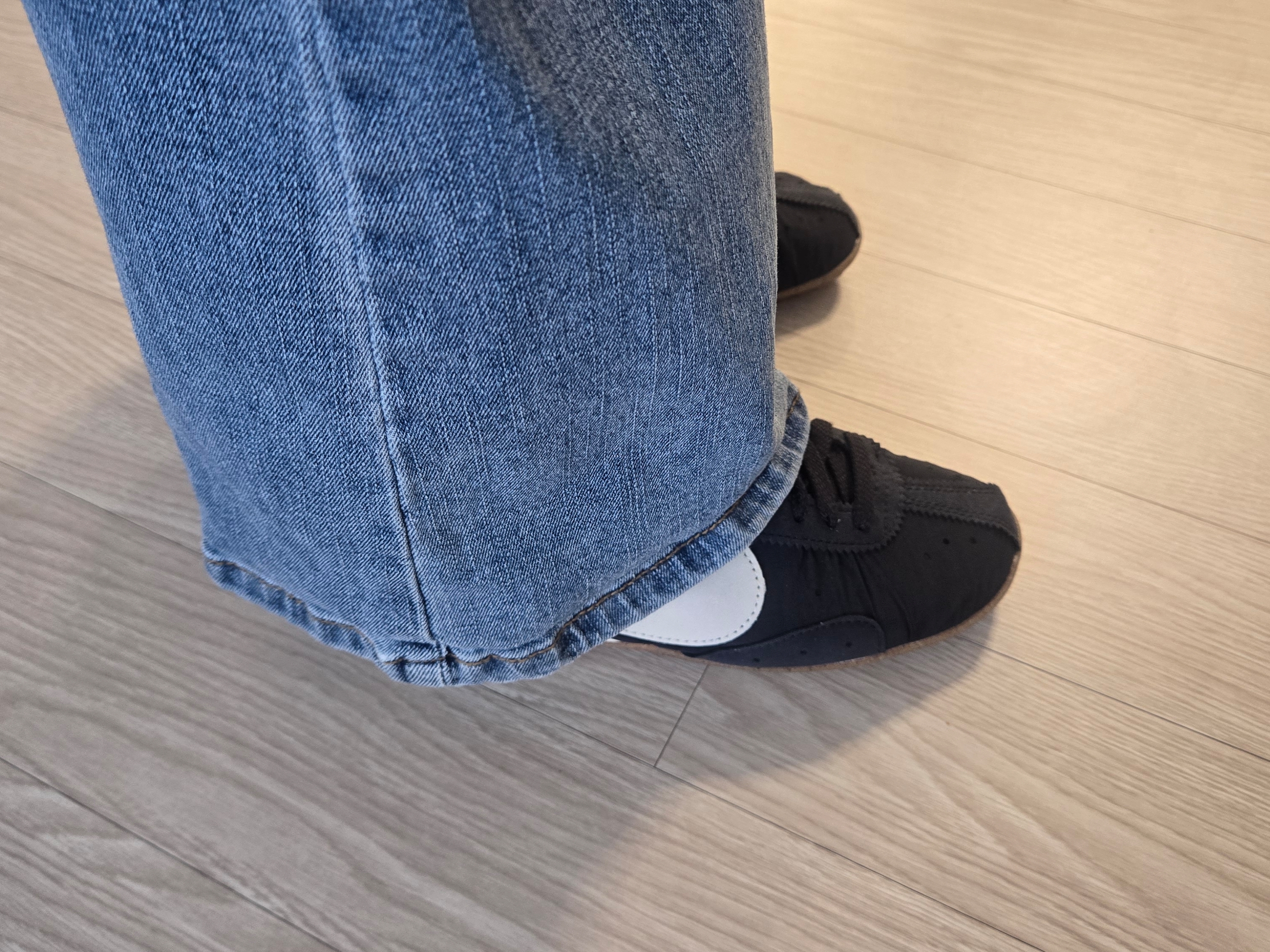 Nike x Jacquemus Moon Shoe SP Off Noir Cashmere 착용 스타일 - 3