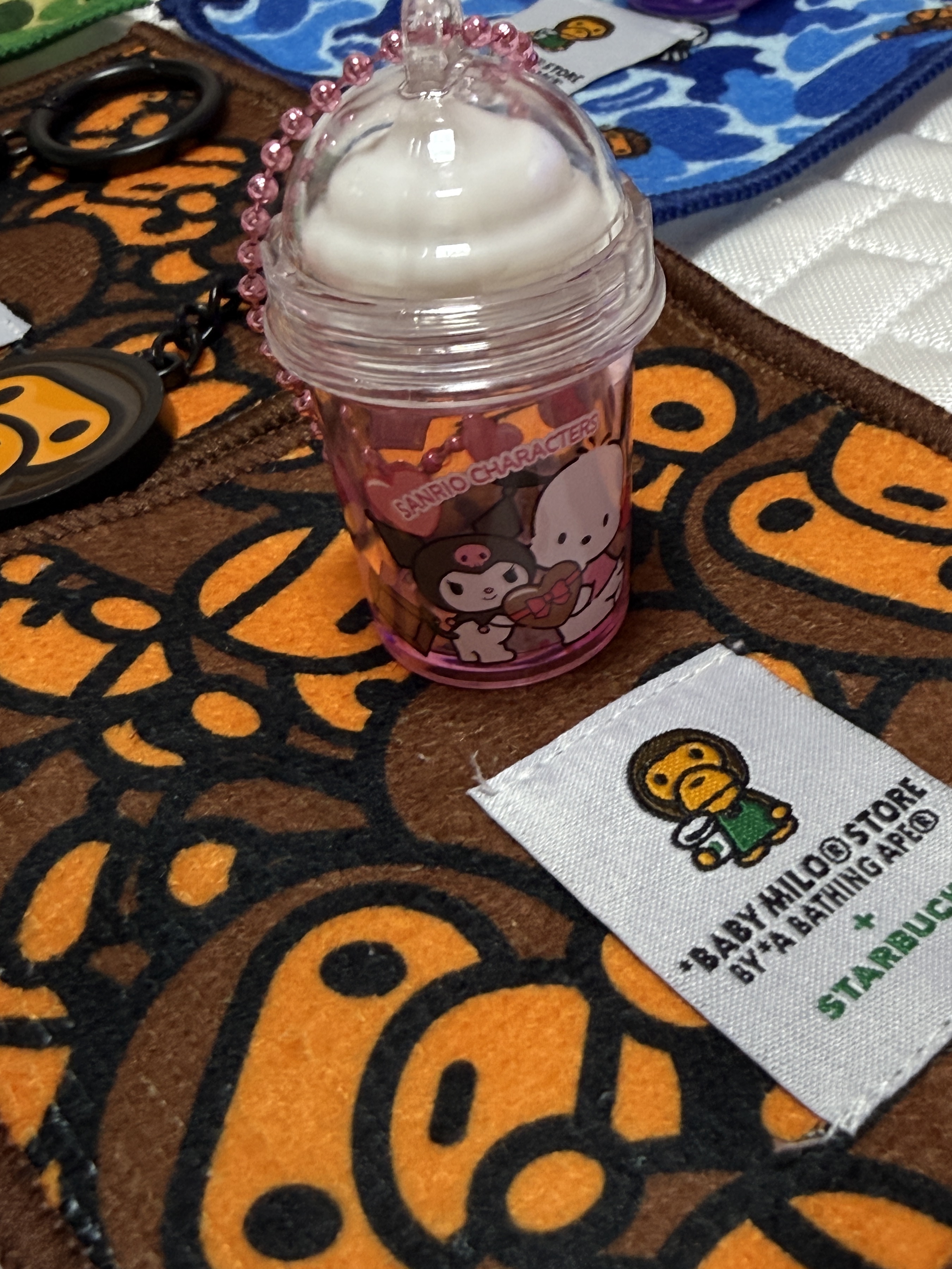 Starbucks x BAPE Baby Milo Coaster, Starbucks x BAPE Baby Milo Keychain 착용 스타일 - 4