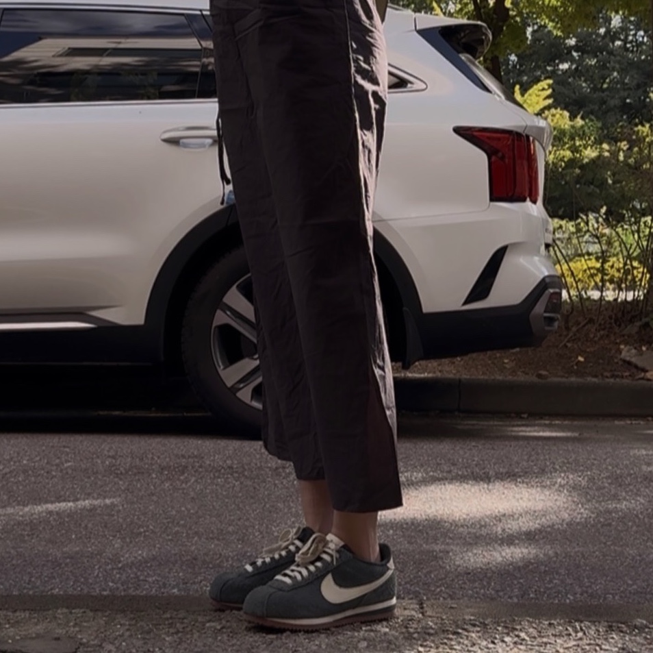 (W) Nike Cortez Vintage Suede Vintage Green Gum Medium Brown, Polene Cyme Mini Camel 착용 스타일 - 2