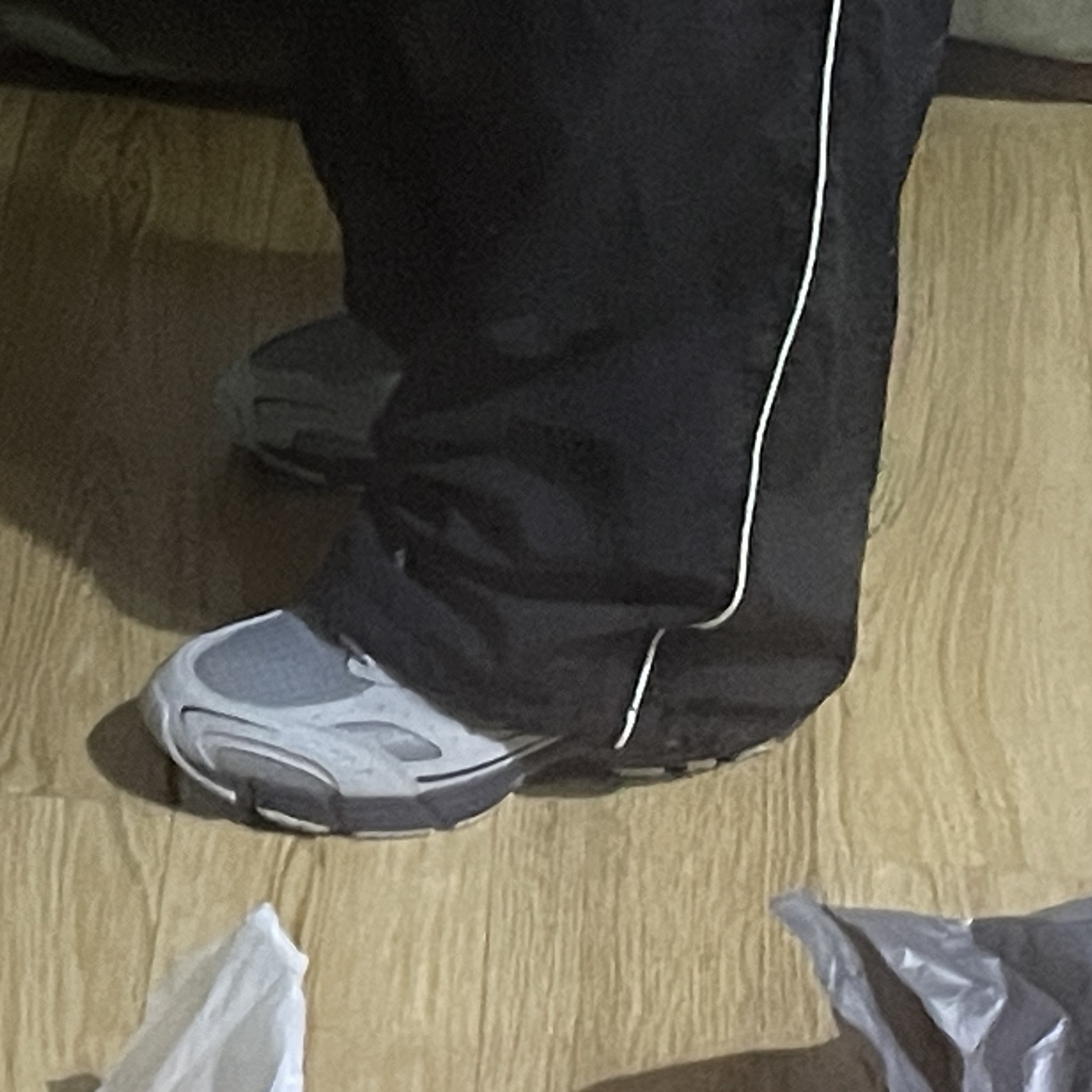 Mizuno MXR Ultimate Gray Quiet Shade Graphite, Polyteru Human Index Index Track Pants Dark Navy/White 착용 스타일 - 3