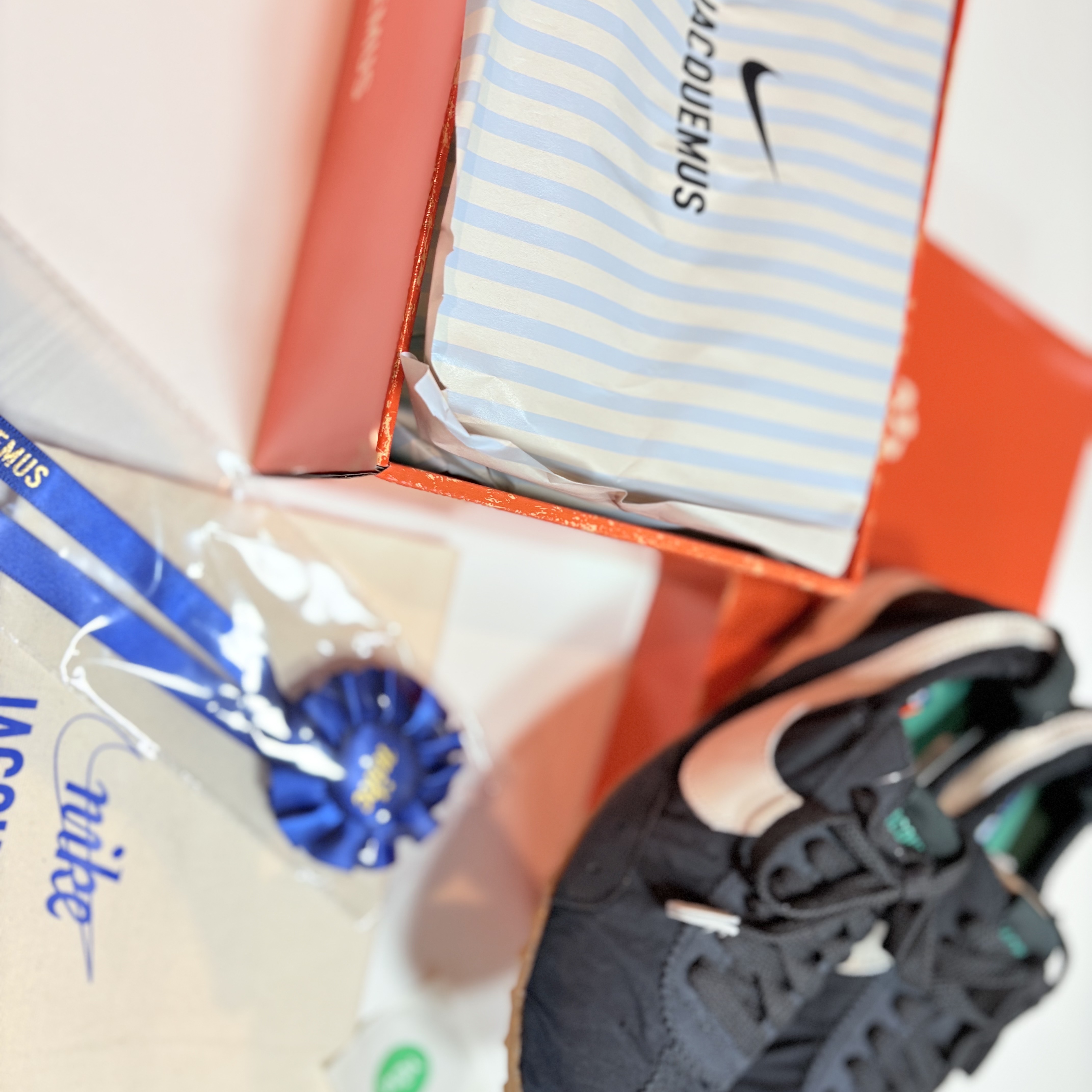Nike x Jacquemus Moon Shoe SP Off Noir Cashmere 착용 스타일 - 4