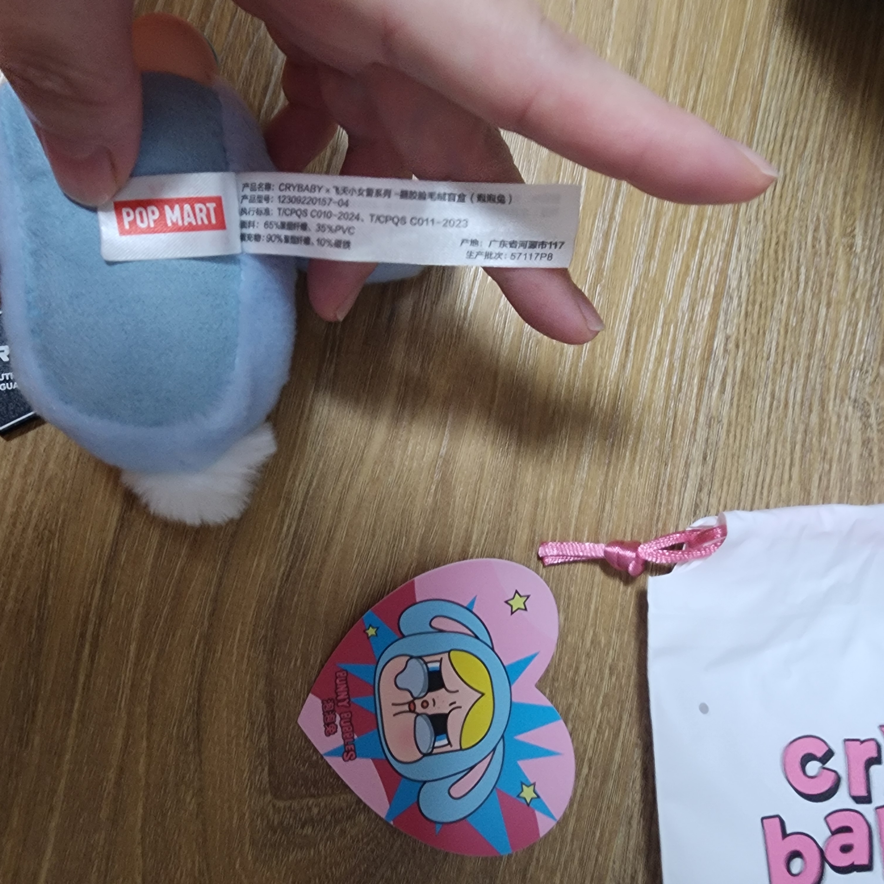 Pop Mart Crybaby x Powerpuff Girls Series Keyring Bunny Bubbles (Opened Case) 착용 스타일 - 2