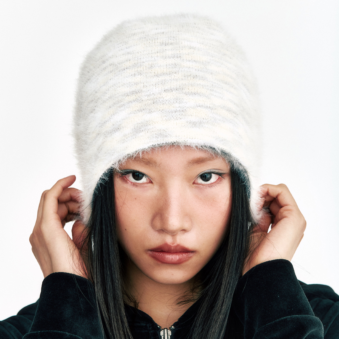 쎄르페 소프트 헤어리 그라데이션 비니 아이보리&그레이(SSERPE Soft Hairy Gradation Beanie Ivory & Grey) - 3