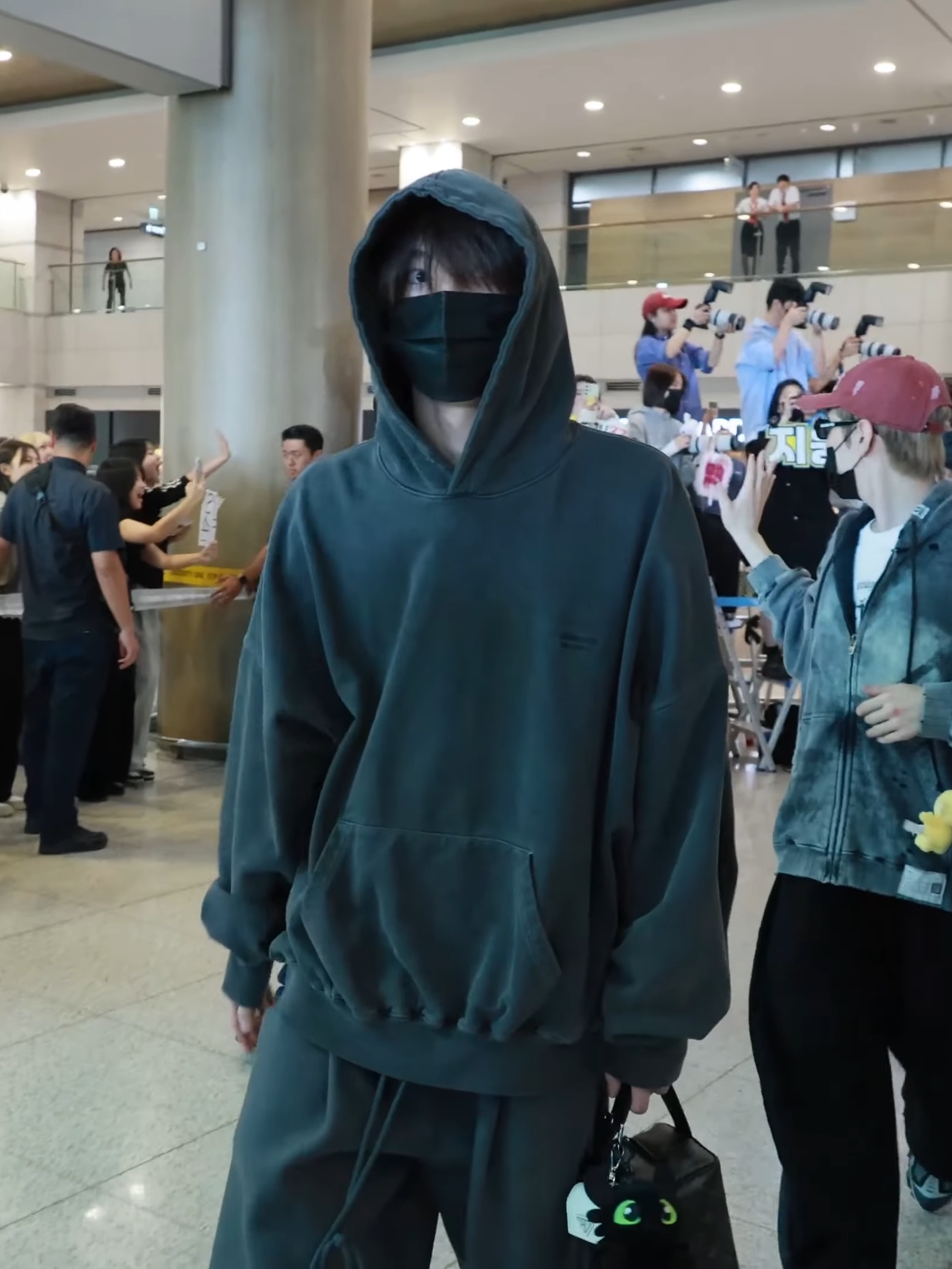 Undermycar Mu.03 Anti Fxxking Logo Play Oversized Sweat Jogger Pigment Gray, Undermycar Mu.08 Anti Fxxking Logo Play Oversized Pigment Hoodie Gray 착용 스타일