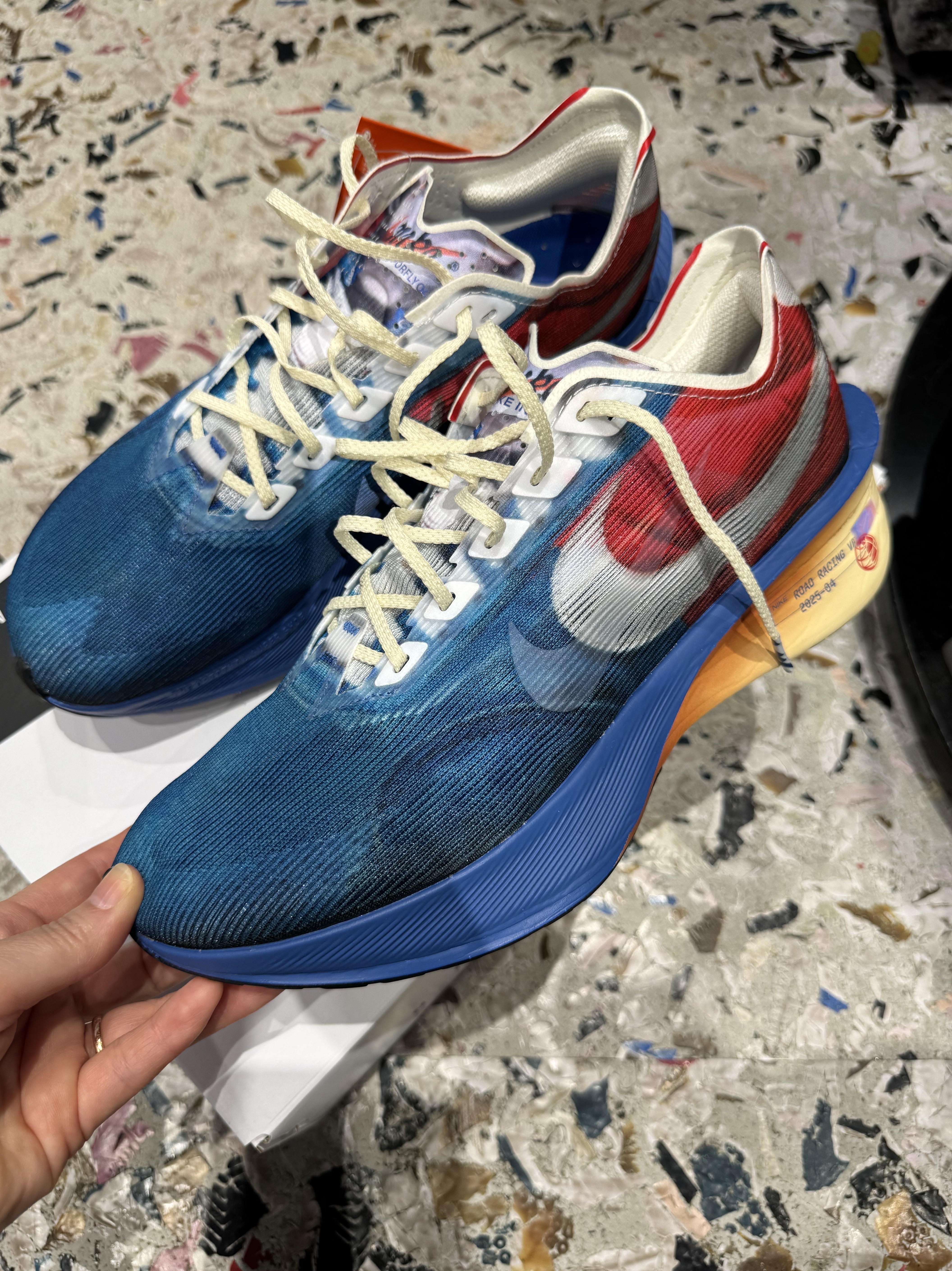 Nike ZoomX Vaporfly Next% 4 PRM Multicolor Clear 착용 스타일 - 3