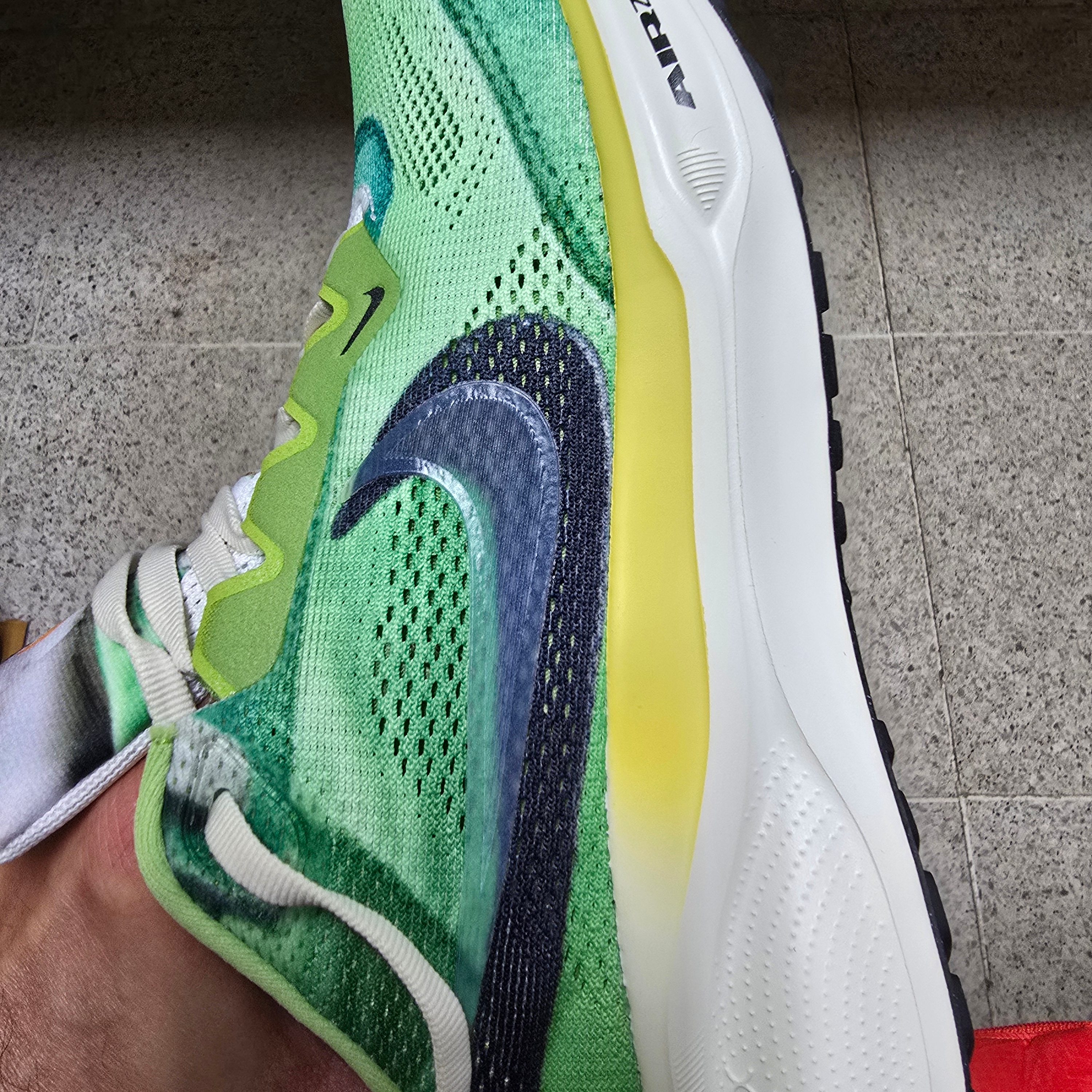 Nike Air Zoom Pegasus 41 Multi Color Vivid Green 착용 스타일 - 1