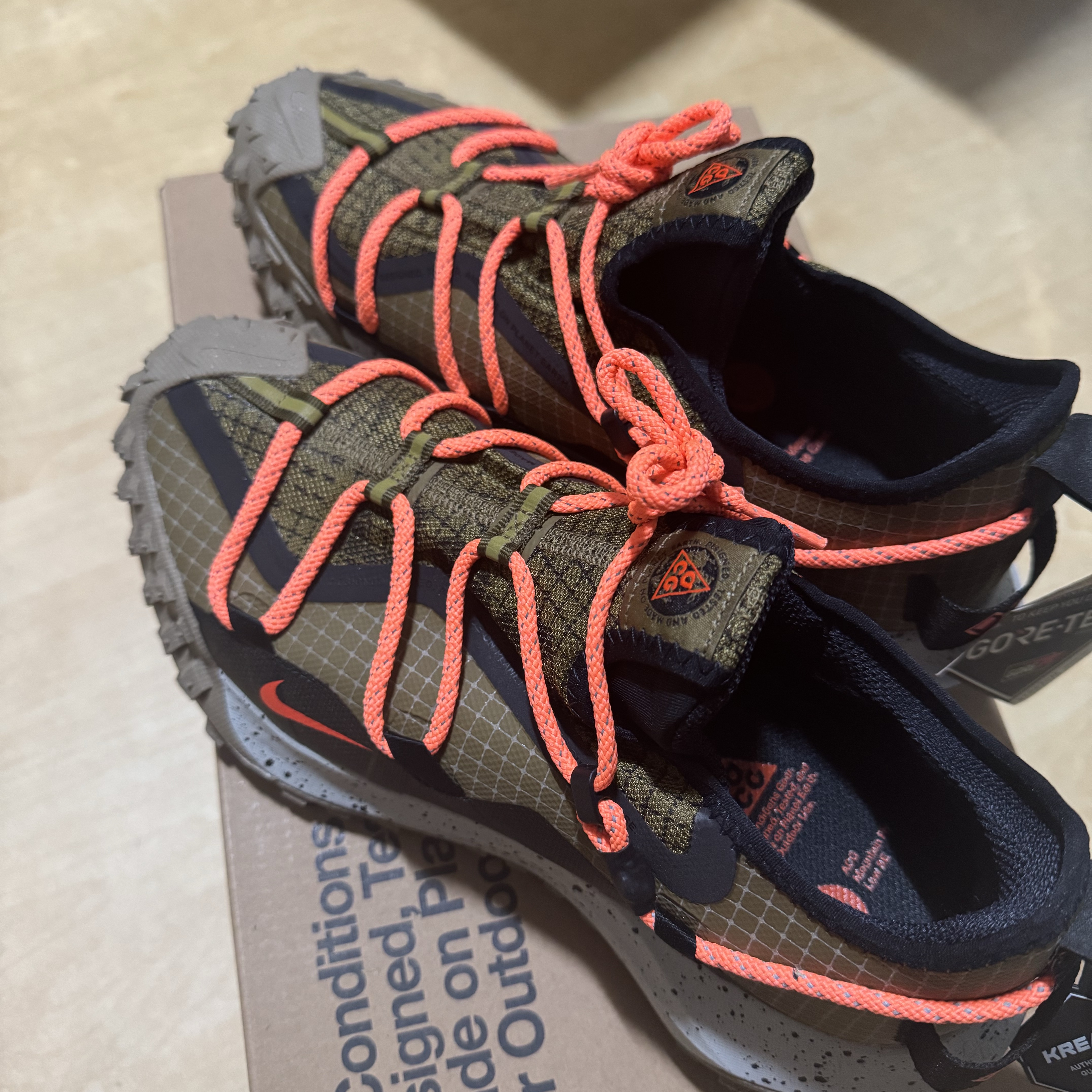 Nike ACG Mountain Fly Low Gore-Tex SE Hazel Rush 착용 스타일 - 1