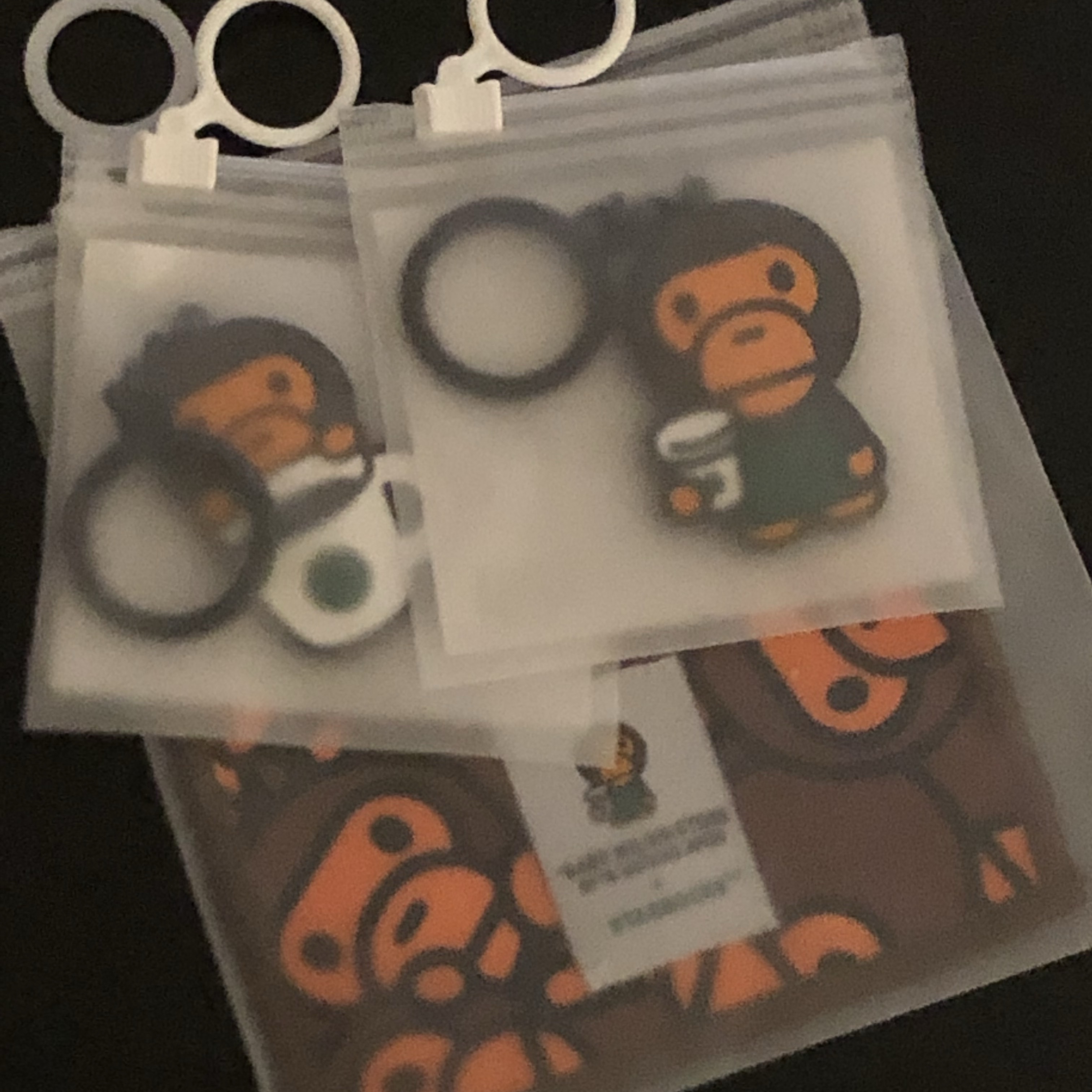 Starbucks x BAPE Baby Milo Keychain, Starbucks x BAPE Baby Milo Keychain 착용 스타일 - 1