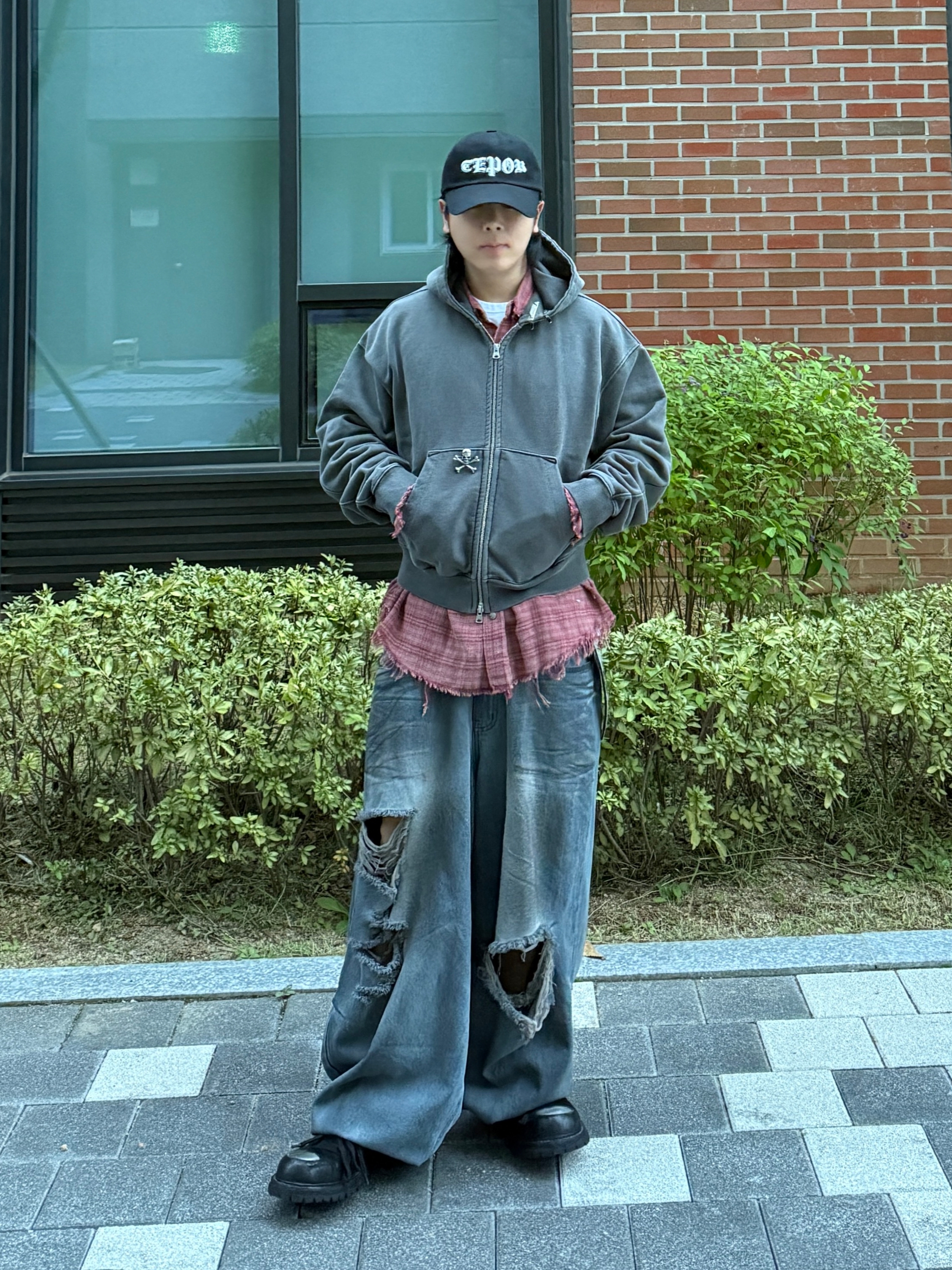 BLR Destroyed Oil Washed Wide Denim Pants Light Blue, [KREAM 단독] LOSTGARDEN Nestor 착용 스타일 - 5