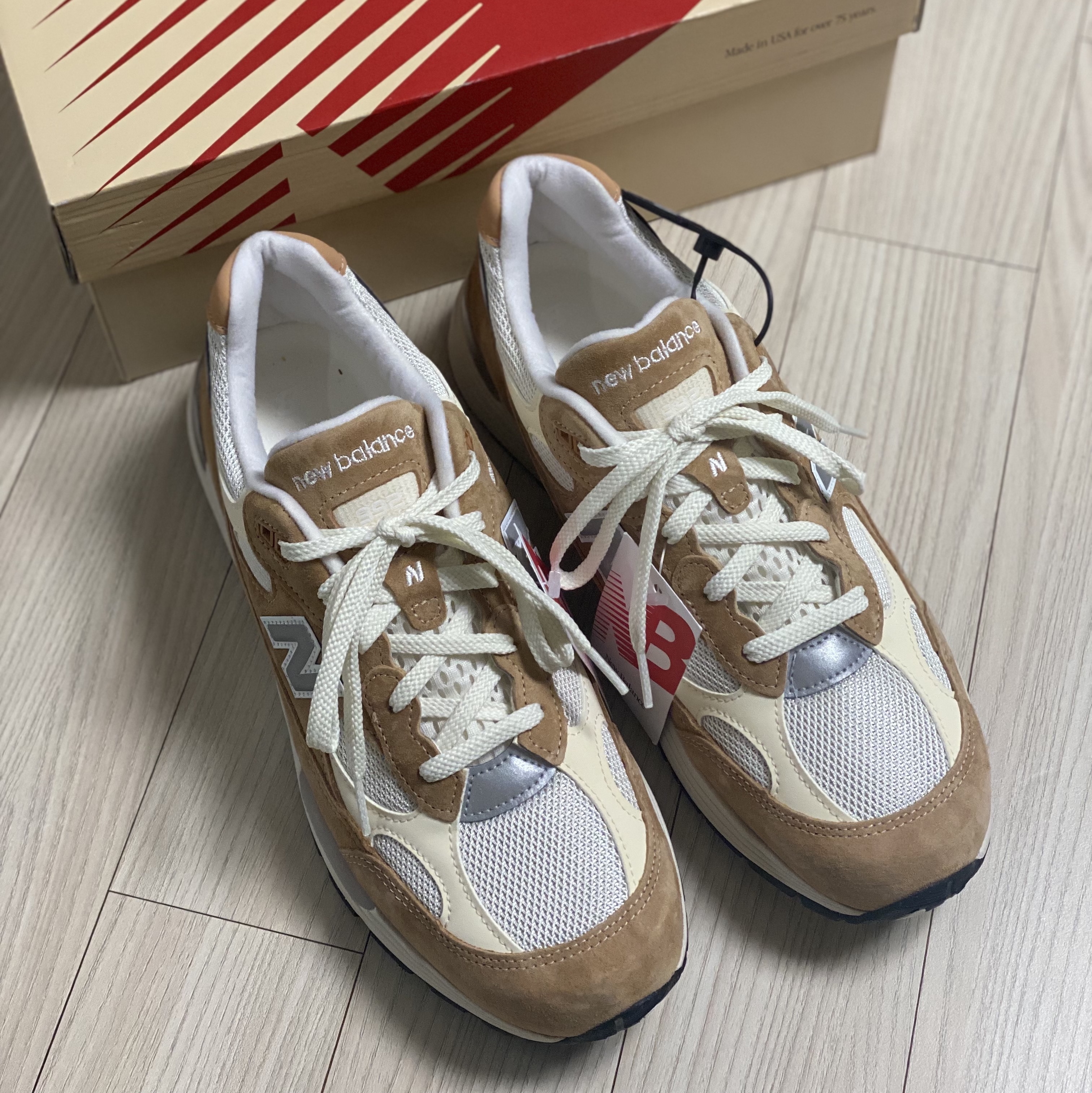 New Balance 992 Made in USA Sweet Caramel Calcium 착용 스타일 - 1