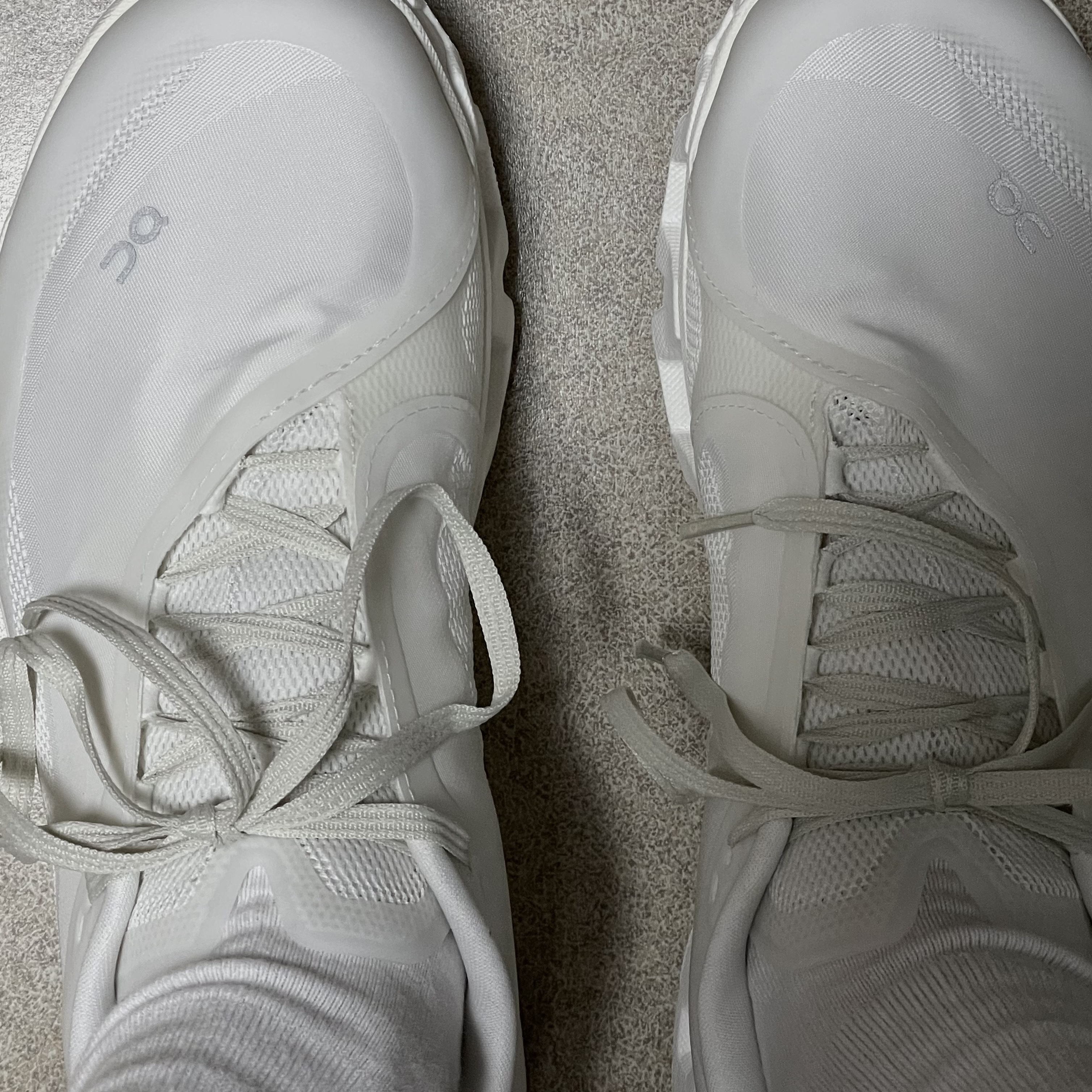 On Running x Post Archive Faction (Paf) Cloudmonster Hyper White 착용 스타일