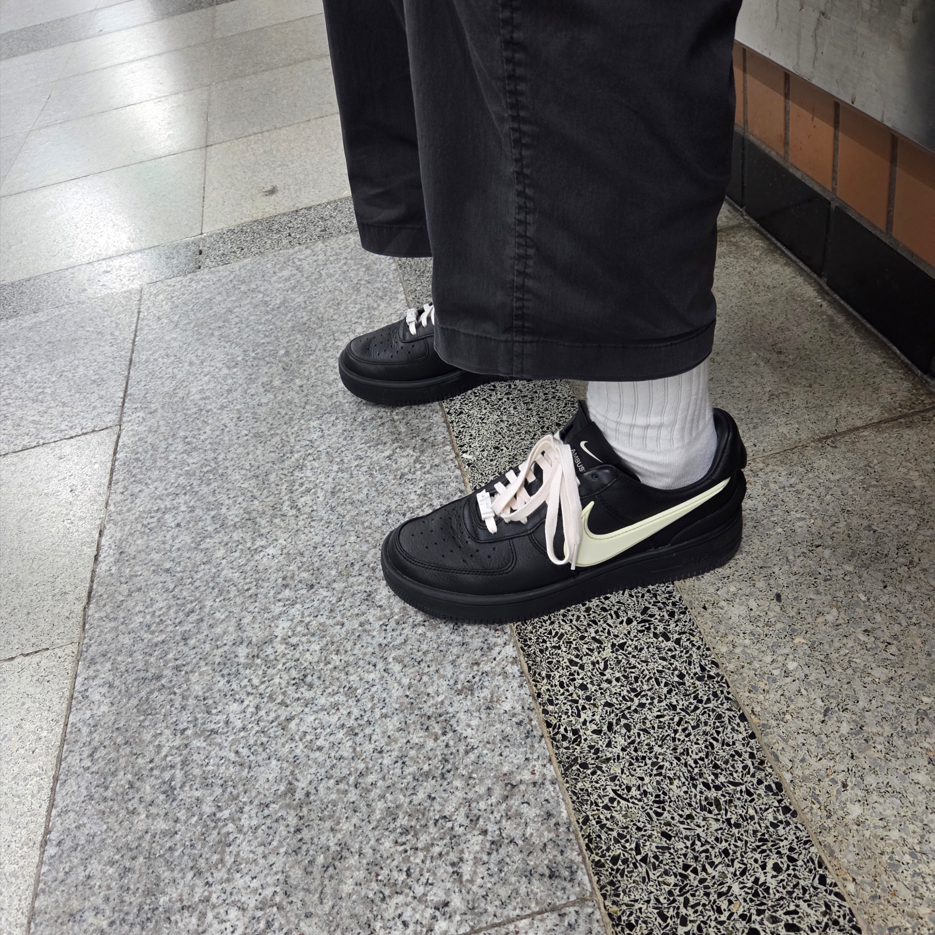 Nike x Ambush Air Force 1 Low SP Black 착용 스타일 - 1