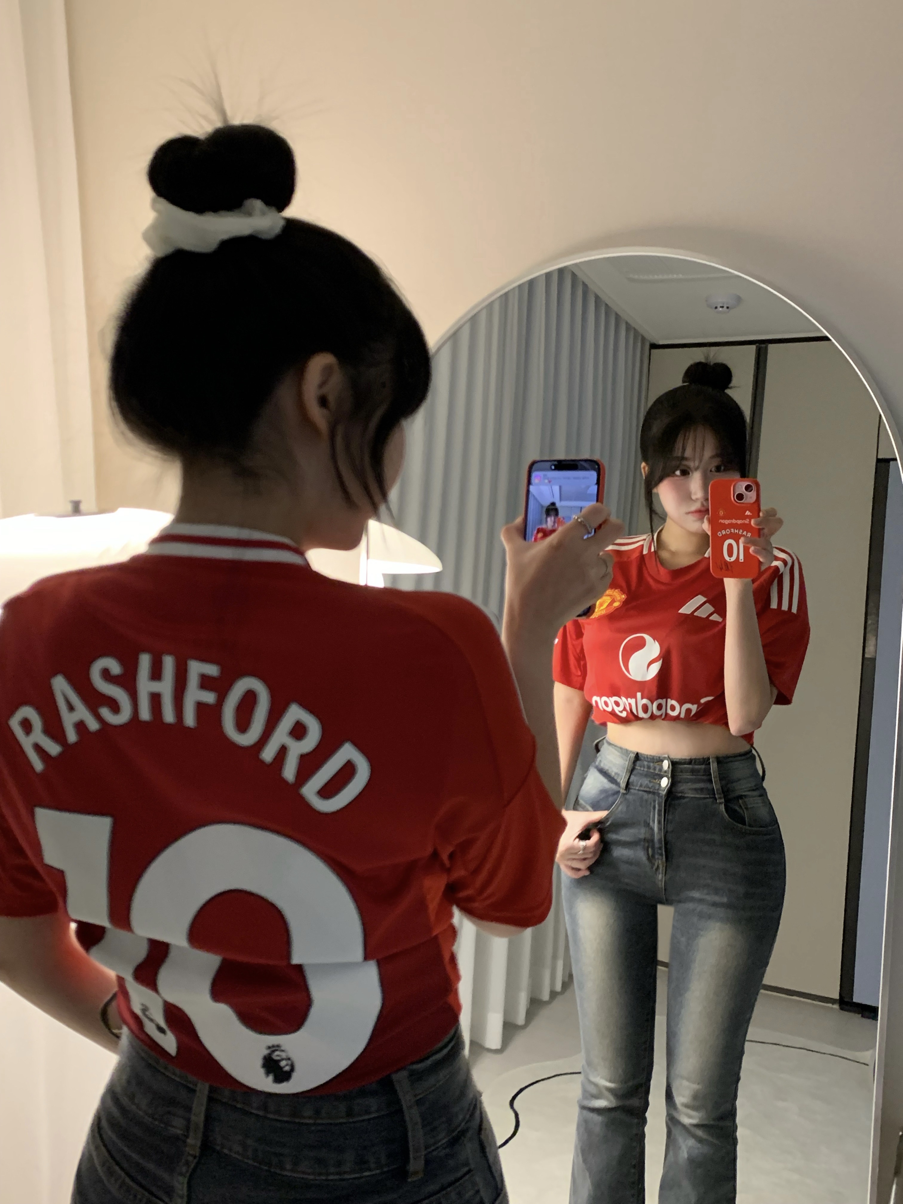 Adidas Manchester United 2024/25 Home Jersey Manchester United FC Red - US Sizing (Non Marking Ver.), Adidas Manchester United 2024/25 Home Jersey Manchester United FC Red - KR Sizing (Non Marking Ver.) 착용 스타일