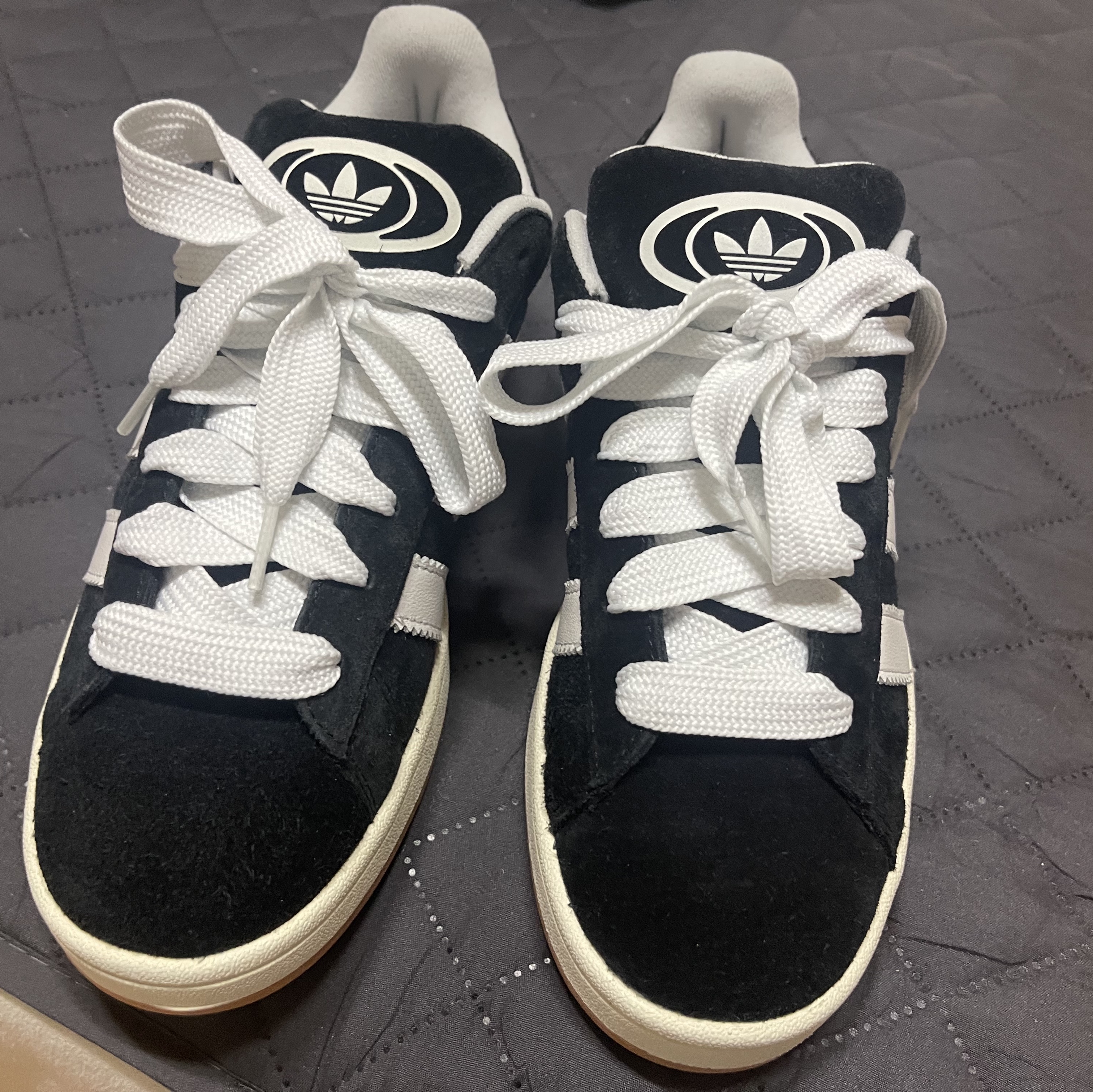Adidas Campus 00s Core Black Cloud White 착용 스타일 - 2