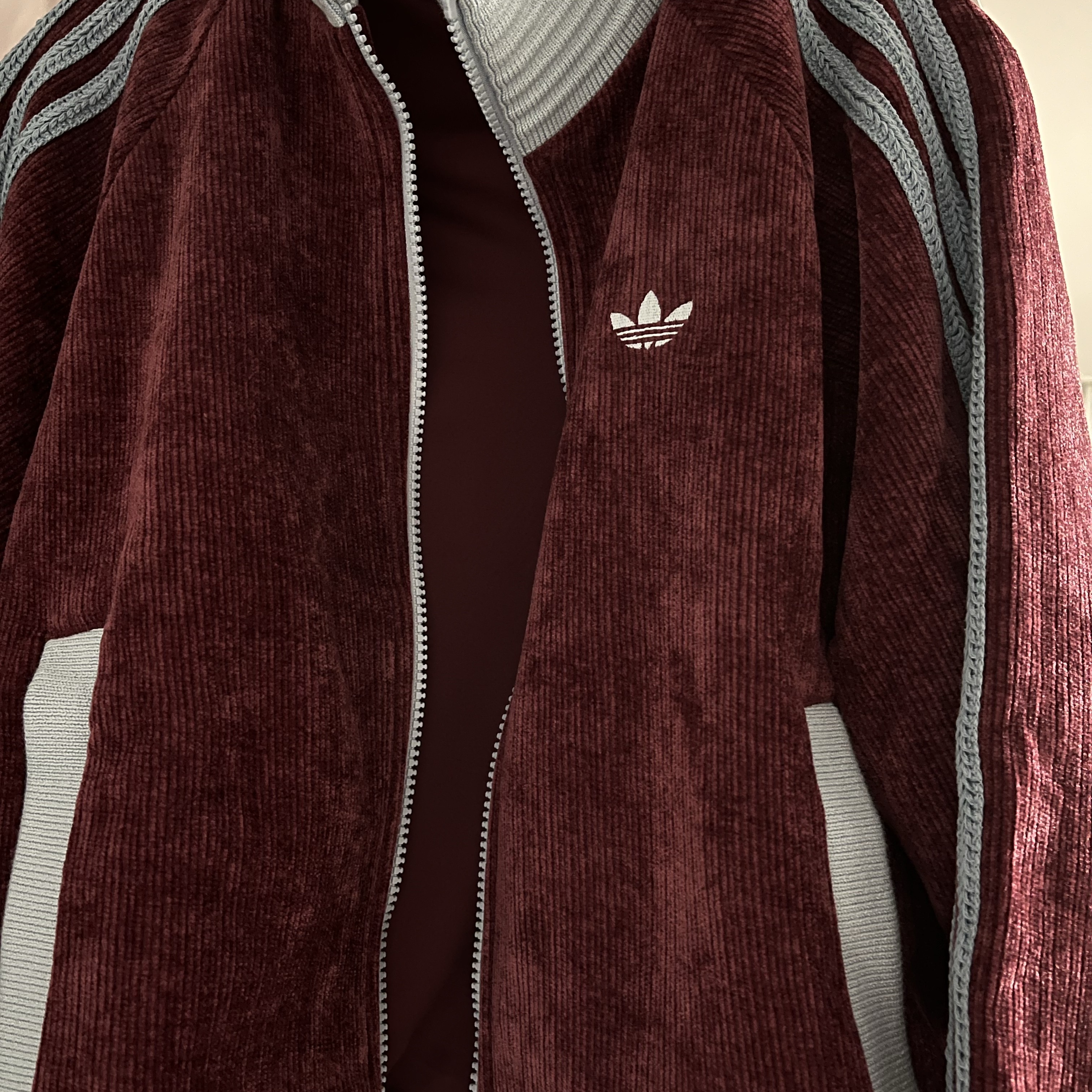 (W) Adidas Originals Year Of The Snake Retro Velvet Collared Track Top Dark Red - KR Sizing 착용 스타일