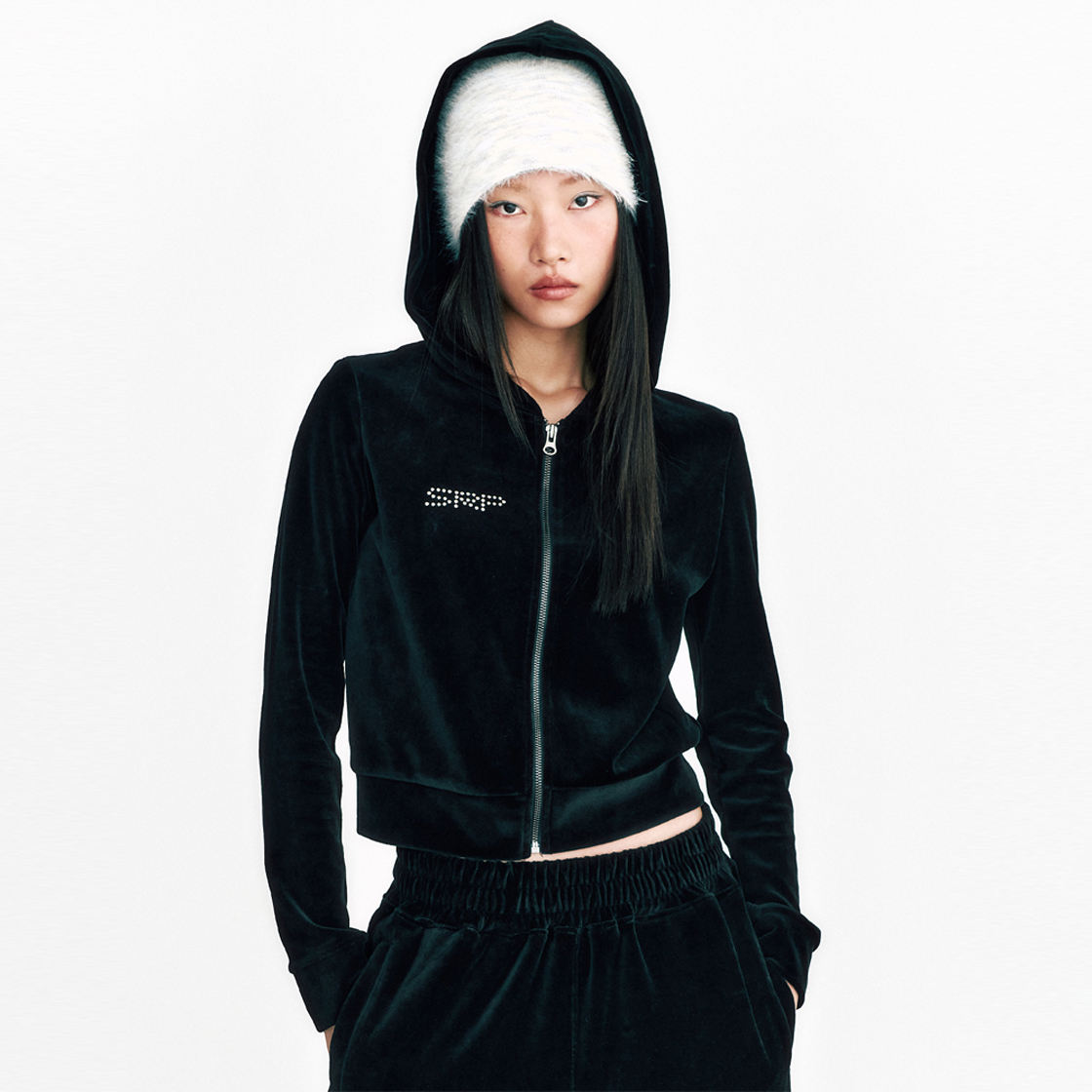 쎄르페 스터드 벨벳 크롭 후드집업 퓨마 블랙(SSERPE Stud Velvet Crop Hoodie Zip Up Puma Black) - 2