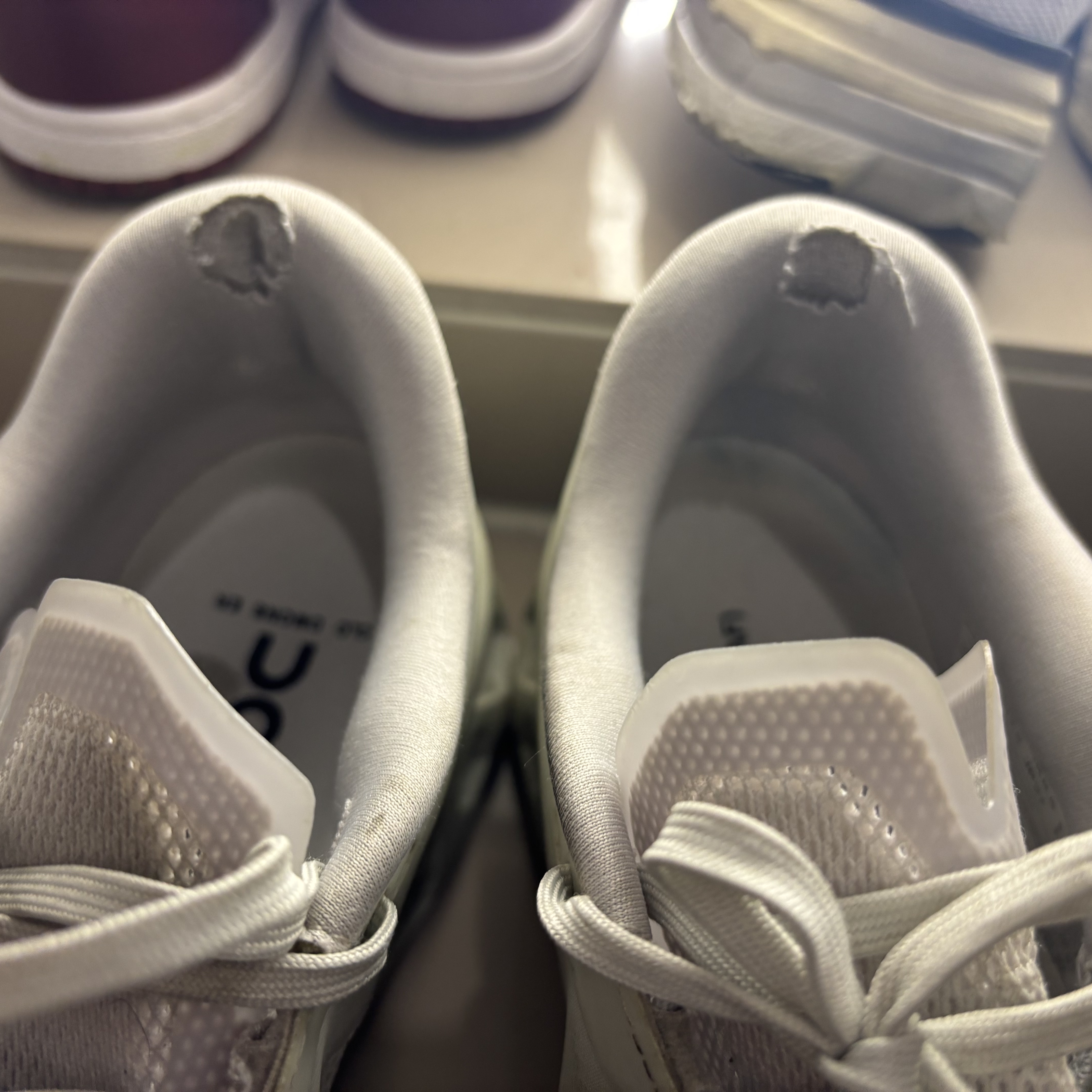 On Running x Post Archive Faction (Paf) Cloudmonster 2 Vapor Frost 착용 스타일 - 1