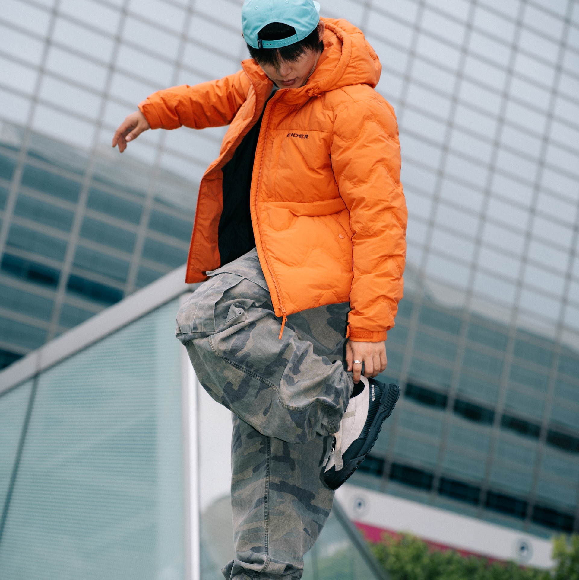 Eider Thermolock Tube Slim Down Jacket Oatmeal Grey 착용 스타일 - 3