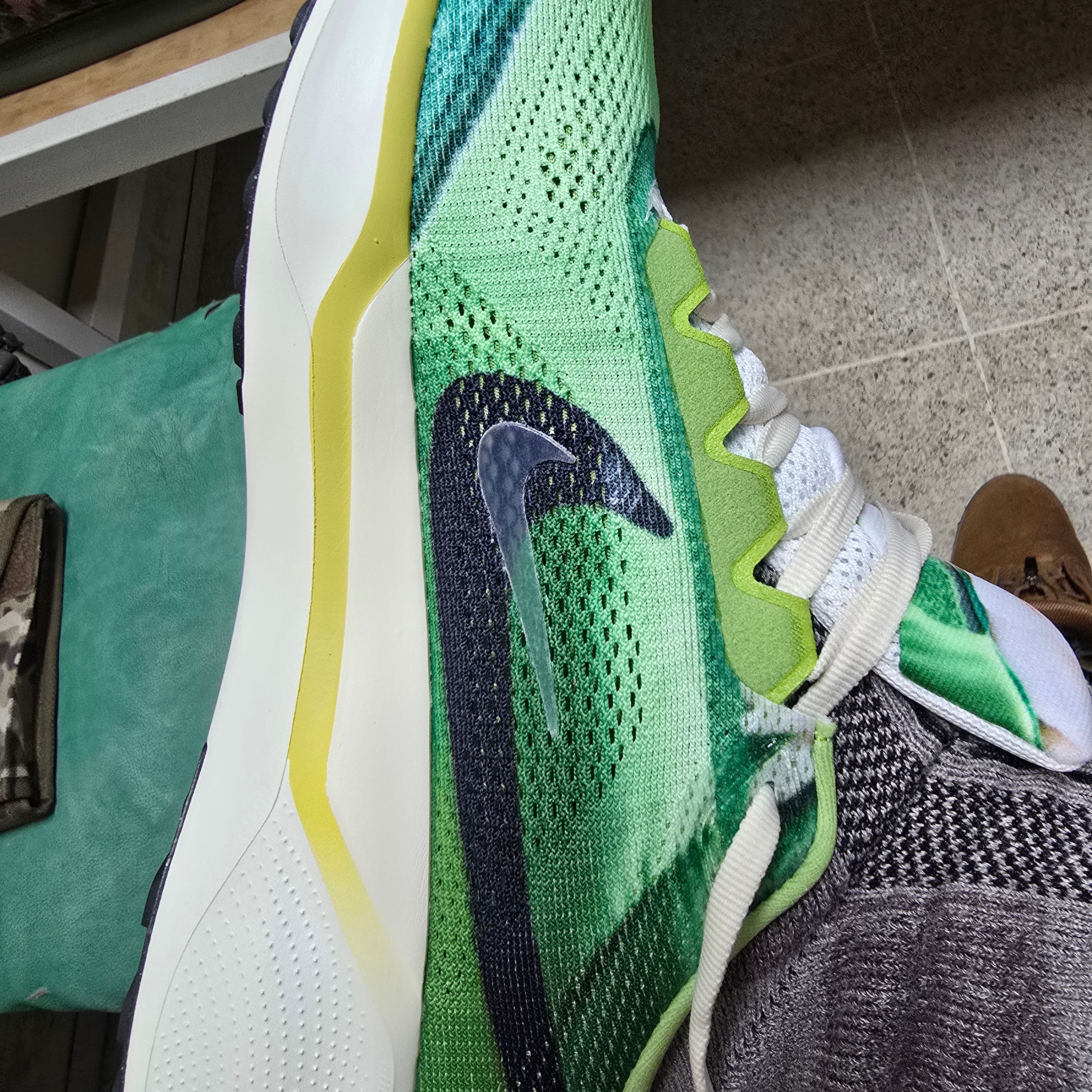Nike Air Zoom Pegasus 41 Multi Color Vivid Green 착용 스타일 - 2