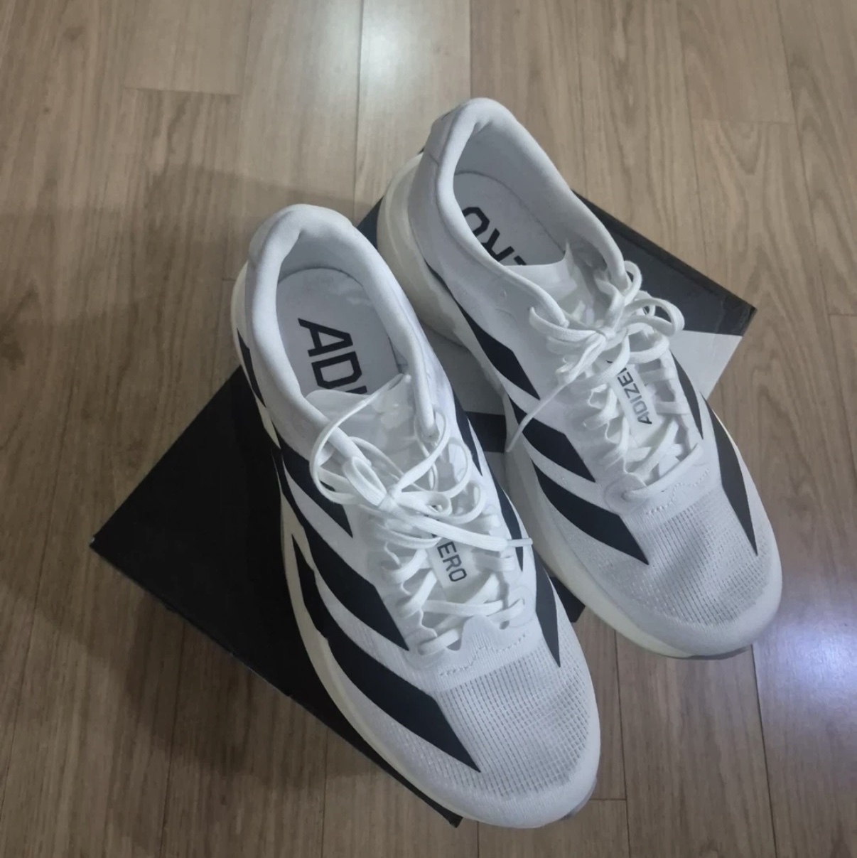 Adidas Adizero EVO SL Cloud White Core Black 착용 스타일