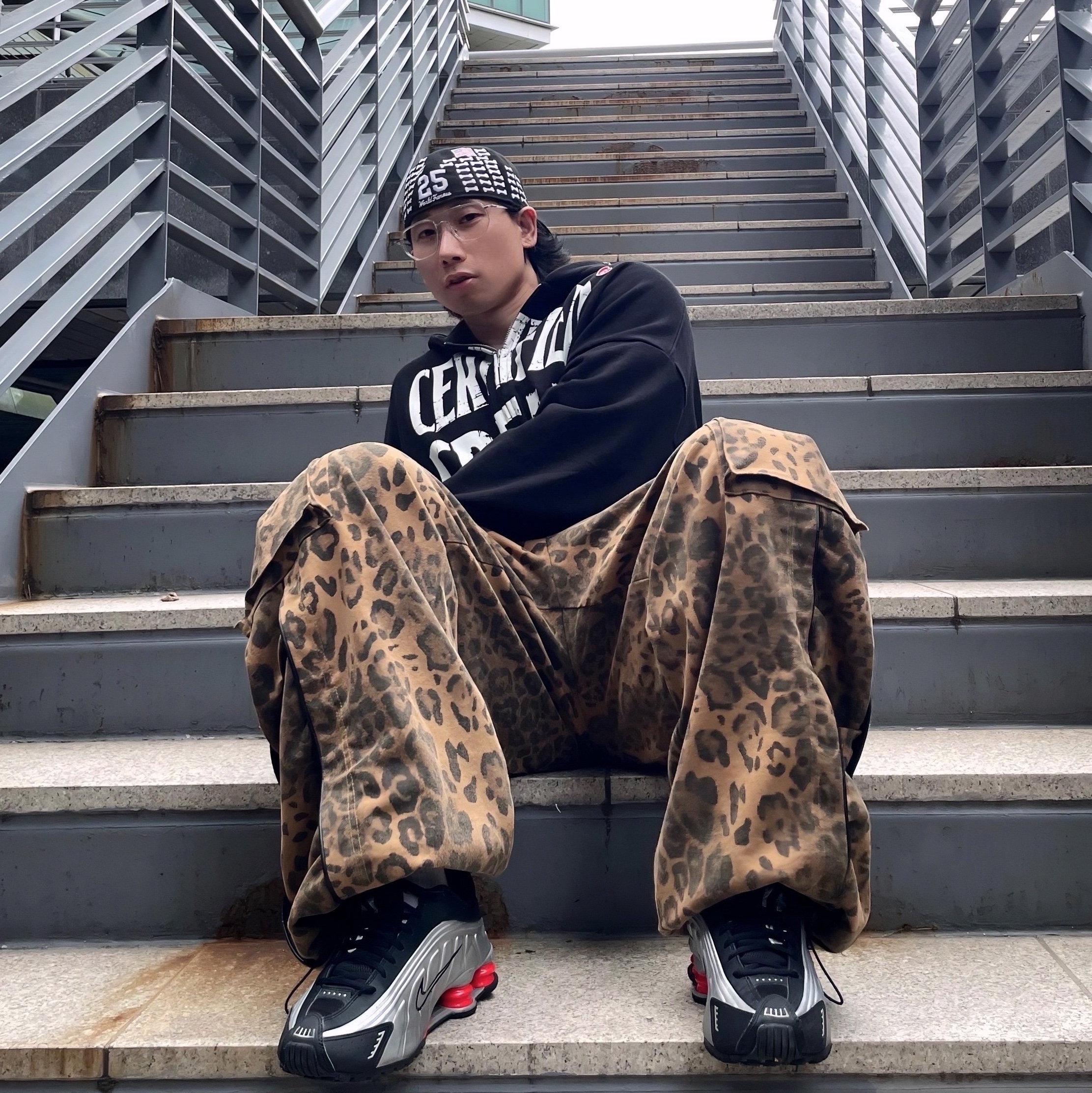 Supreme Bones Box Logo New Era Black - 25FW, Nike Shox R4 Metallic Silver Red 착용 스타일 - 1