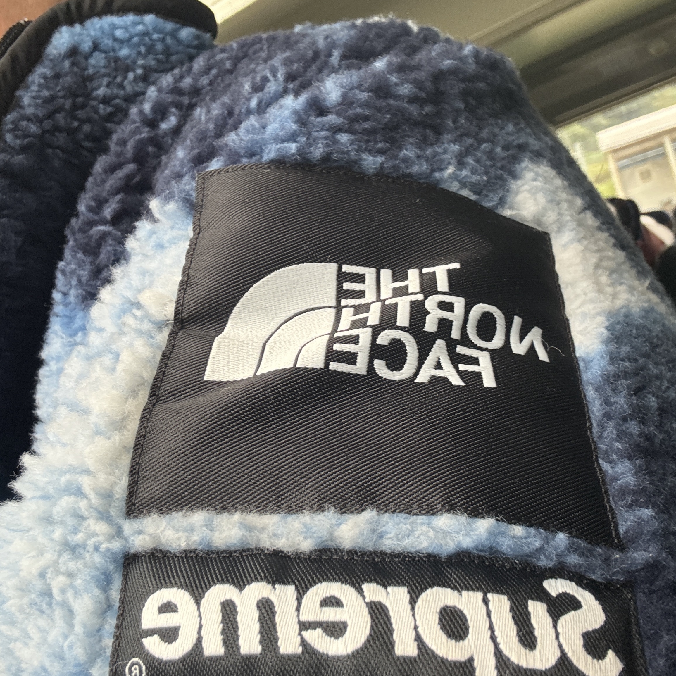 Supreme x The North Face Bleached Denim Print Fleece Jacket Indigo - 21FW 착용 스타일