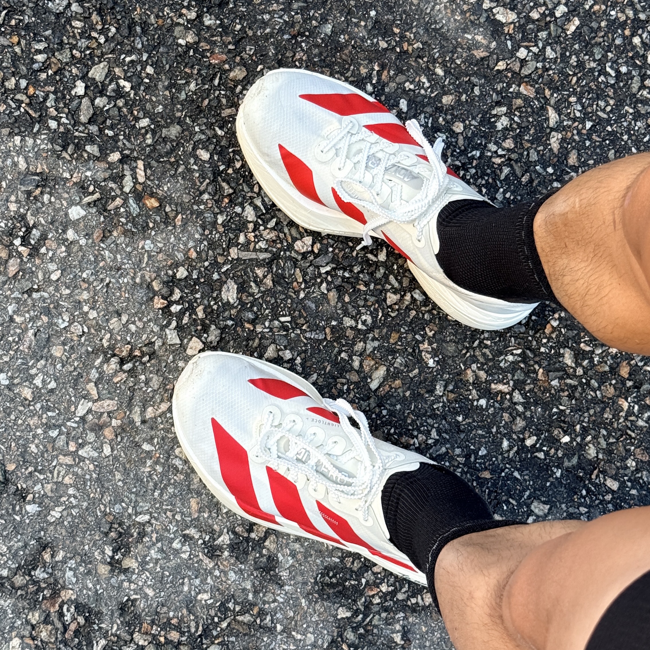 Adidas Adizero Adios Pro 4 Off White Better Scarlet 착용 스타일