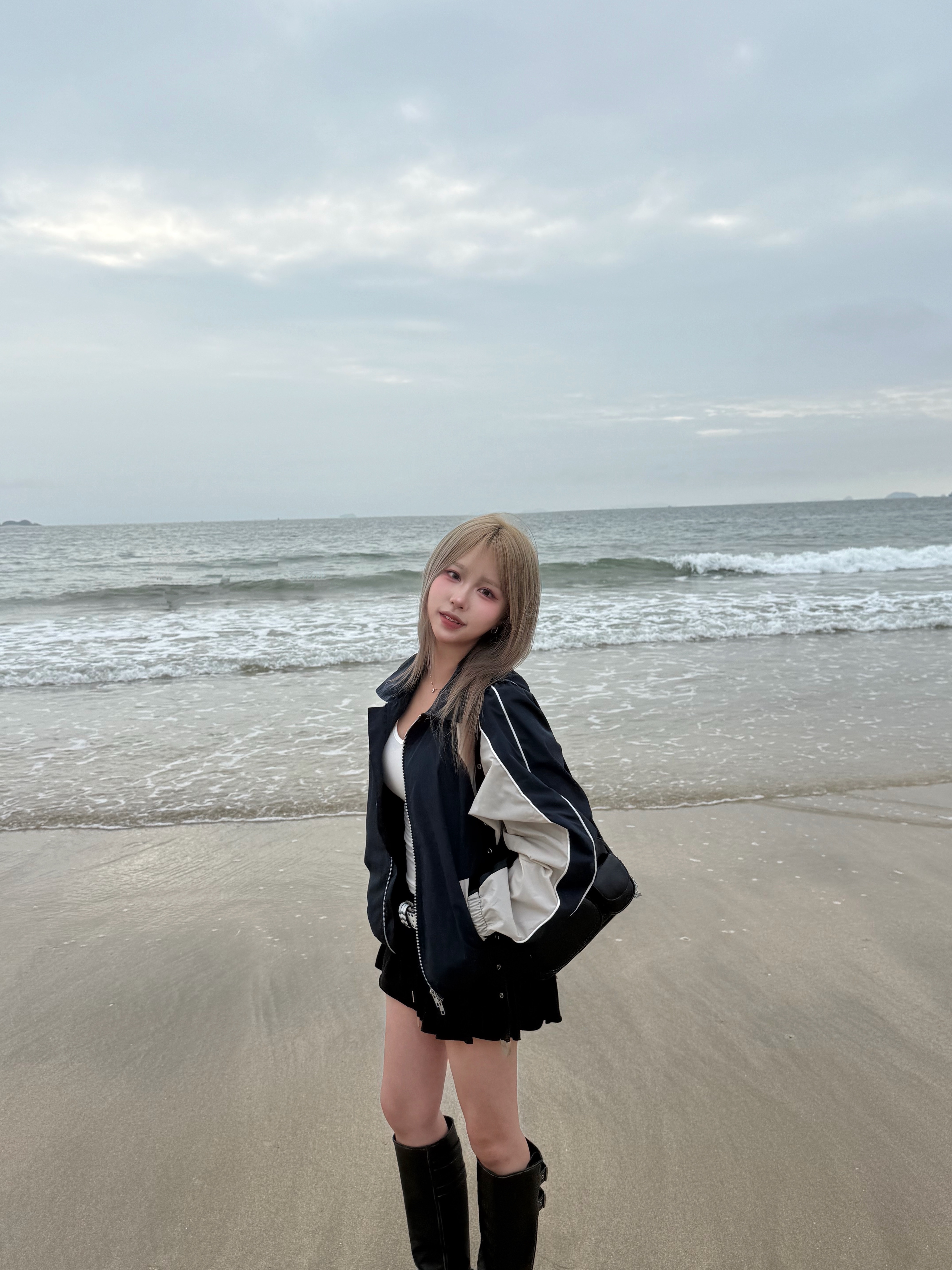SLOW RECORD HOUSE Piping Line Windbreaker Navy 착용 스타일 - 3