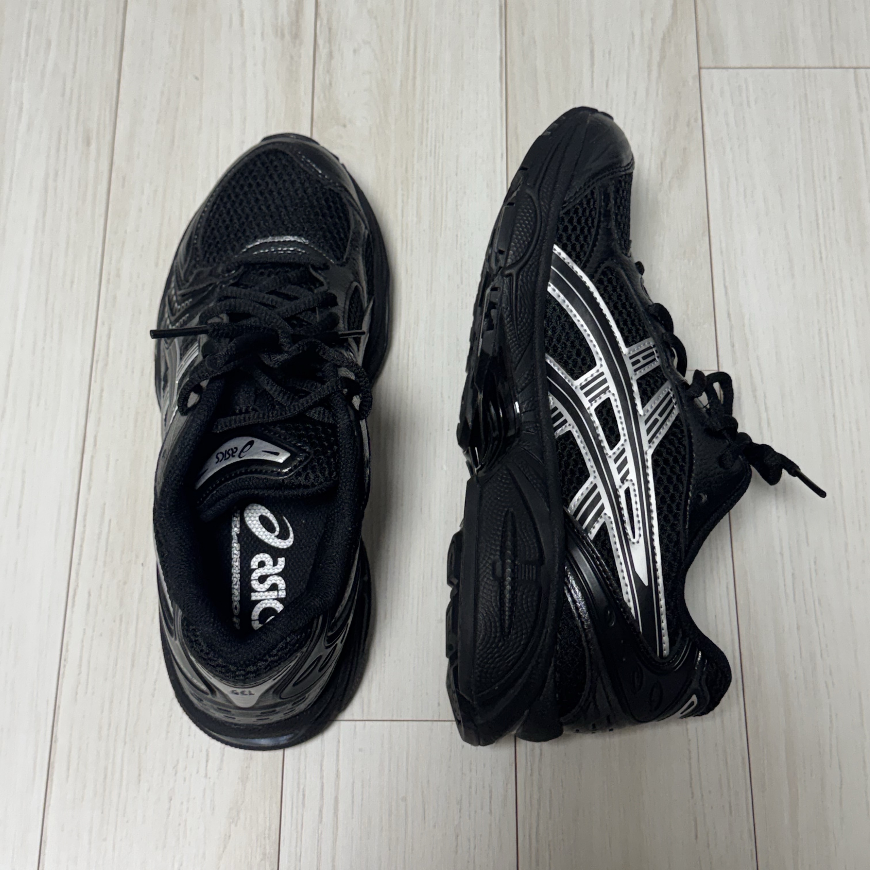 Asics Gel-Kayano 14 Black Pure Silver 착용 스타일