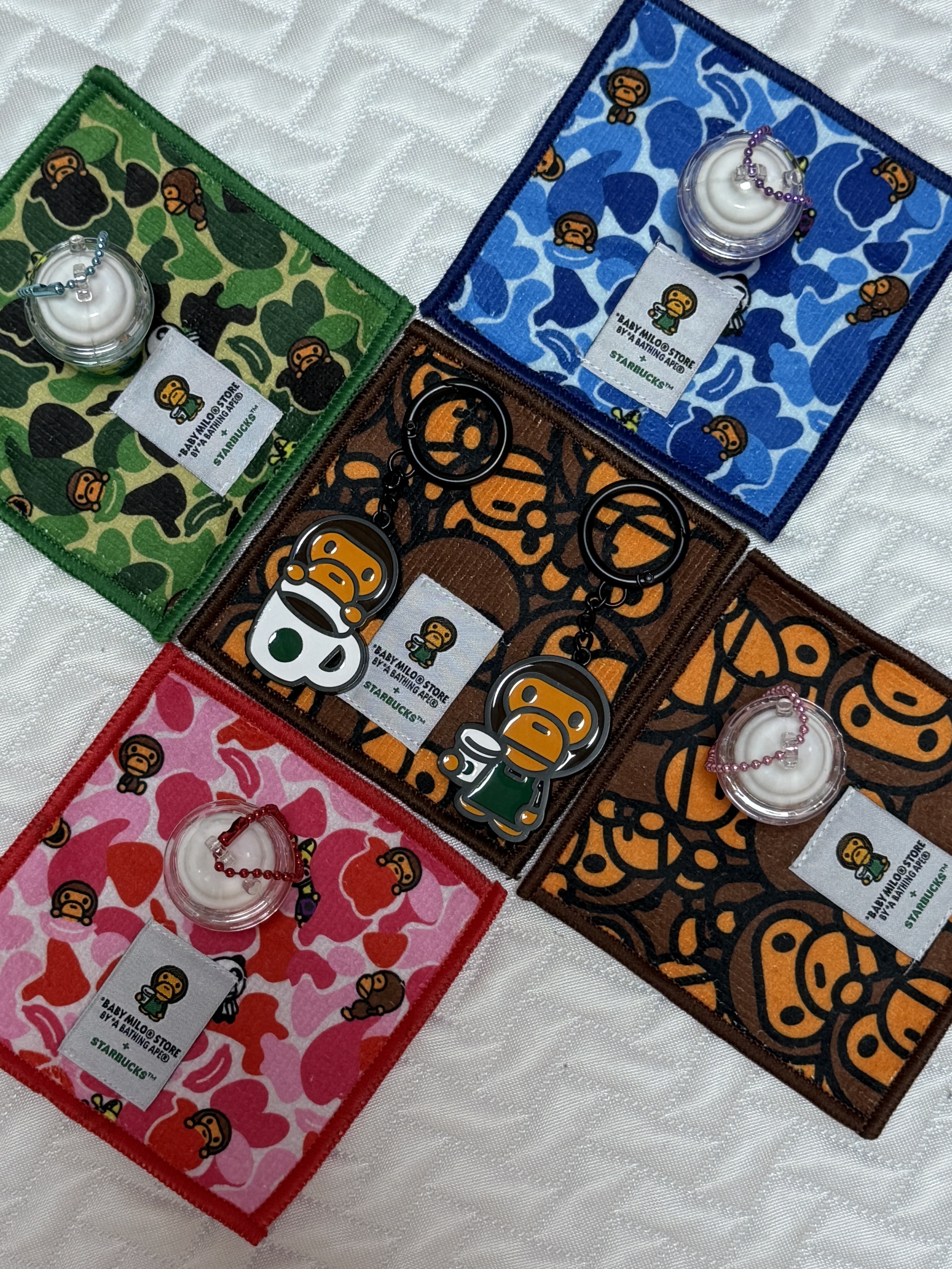 Starbucks x BAPE Baby Milo Coaster, Starbucks x BAPE Baby Milo Keychain 착용 스타일 - 1
