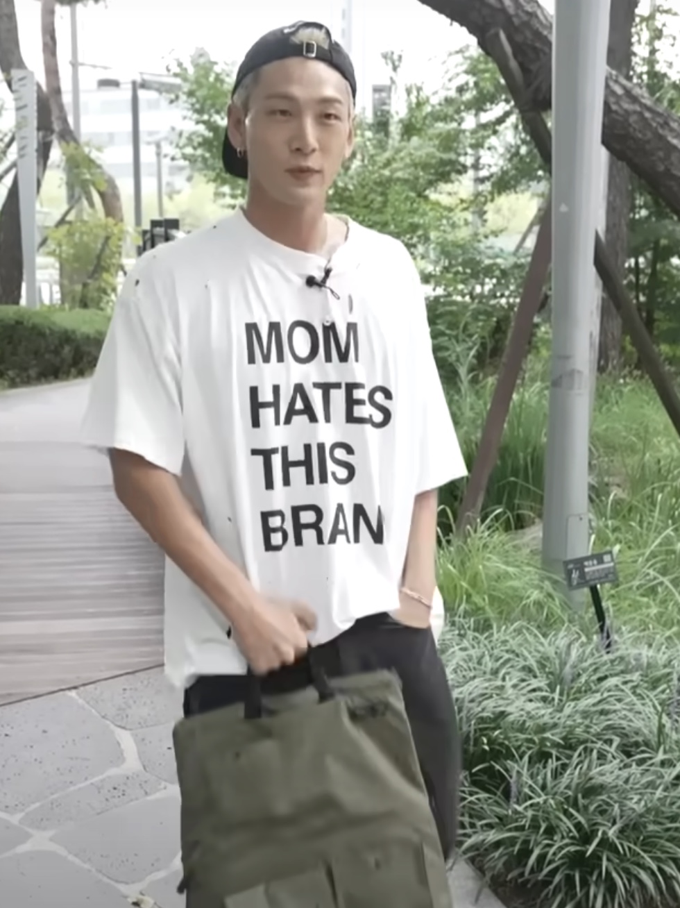 Hommless Mom Hates This Brand VTG Tee White 착용 스타일