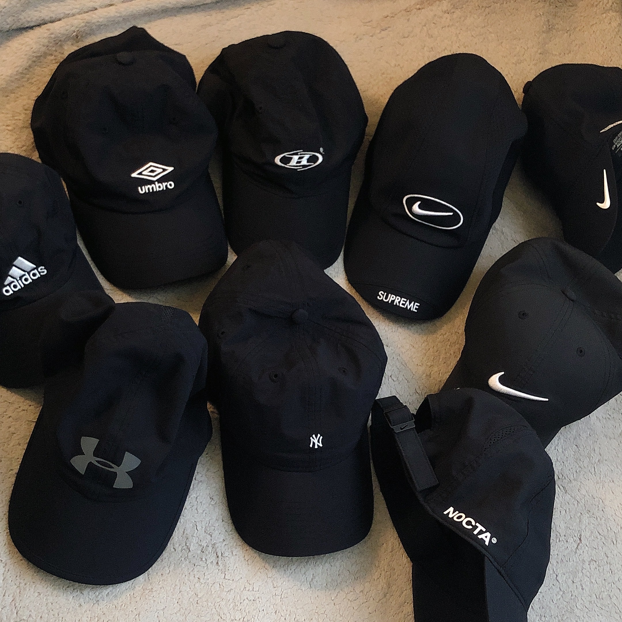 BORN TO WIN B Symbol Logo Ball Cap Black, Supreme x Nike Running Hat Black - 25SS 착용 스타일