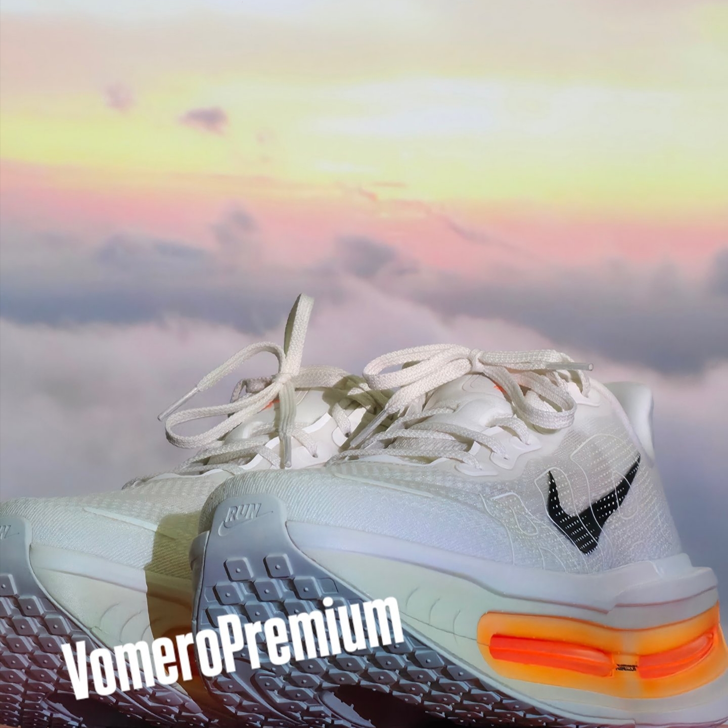 Nike Vomero Premium Sail Coconut Milk 착용 스타일