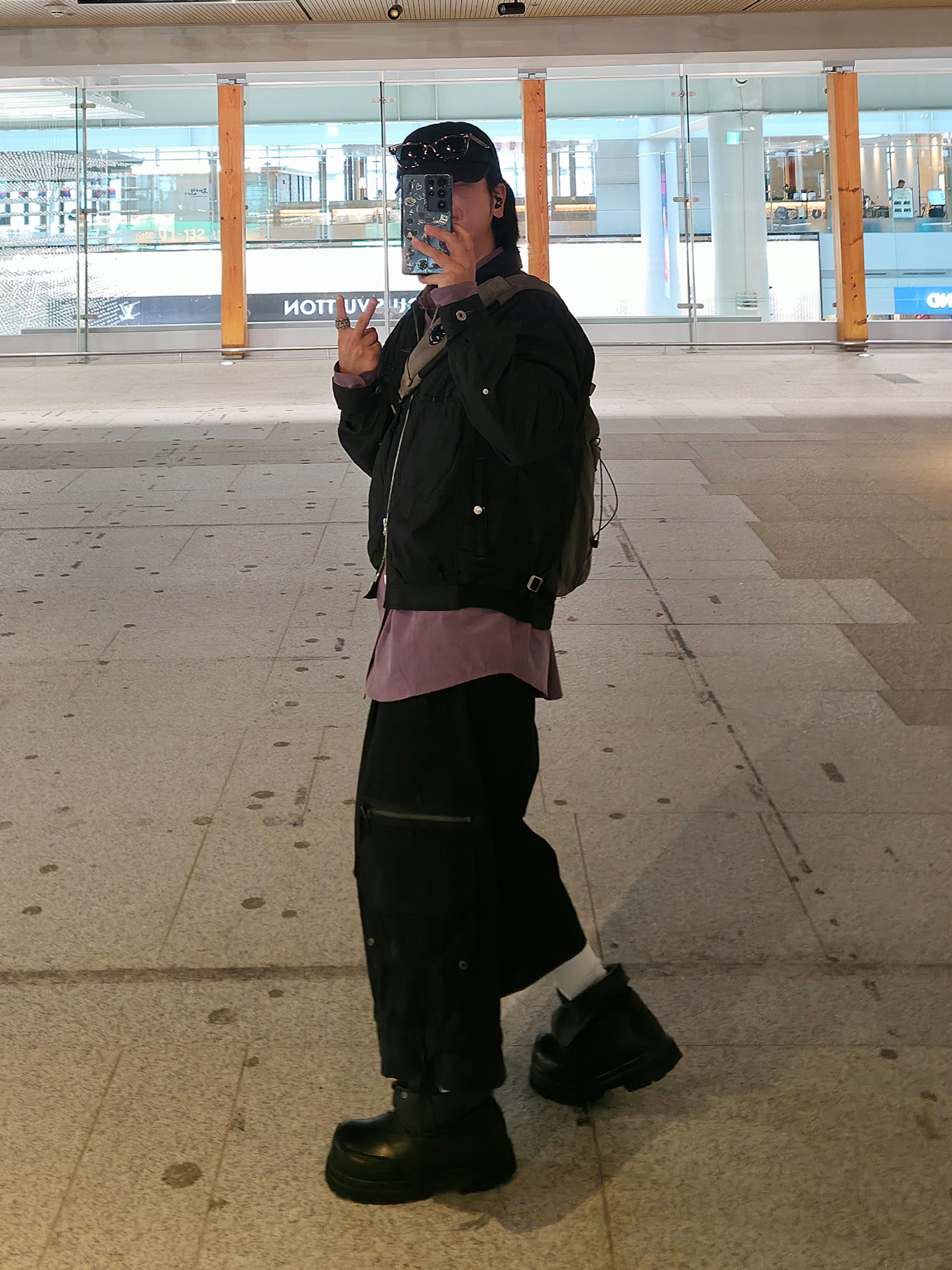 ETCE Layered Cargo Bermuda Shorts 2.0 Black, C.P. Company Nylon B Crossbody Rucksack Walnut Beige - 24FW 착용 스타일 - 2