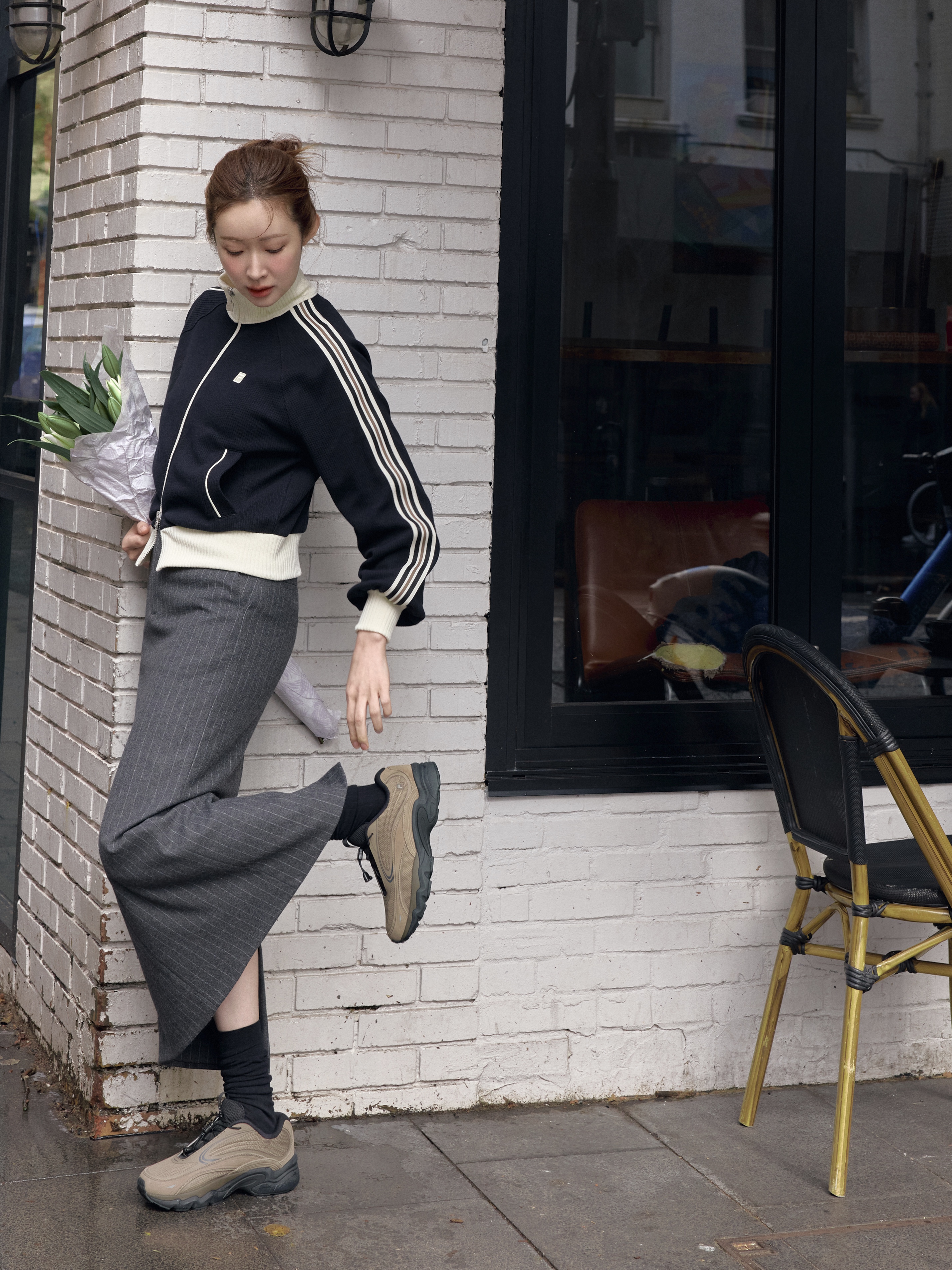 [6% 적립] FILA Pantera 99/25 LX Brown, [6% 적립] FILA 1911 Women Knit Track Zip-up Black 착용 스타일 - 4