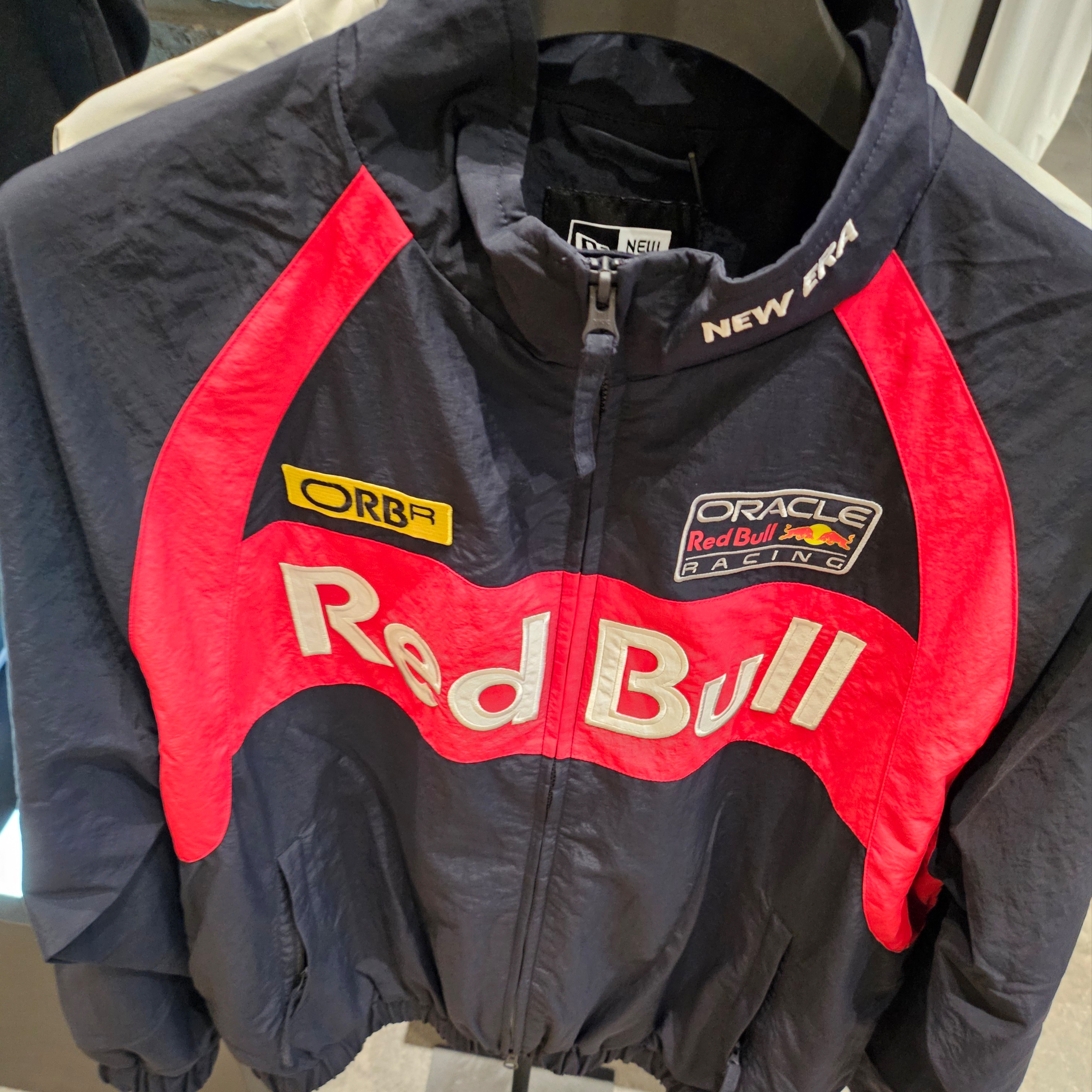 New Era x Oracle Red Bull Racing Track Jacket Navy 착용 스타일
