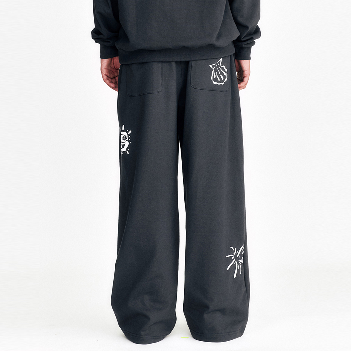 쎄르페 심볼 엠보 스웻 팬츠 차콜(SSERPE Symbol Embossed Sweat Pants Charcoal) - 3