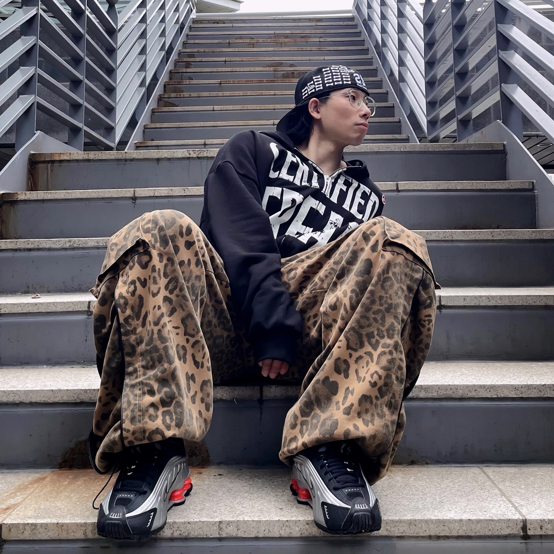 Supreme Bones Box Logo New Era Black - 25FW, Nike Shox R4 Metallic Silver Red 착용 스타일 - 2