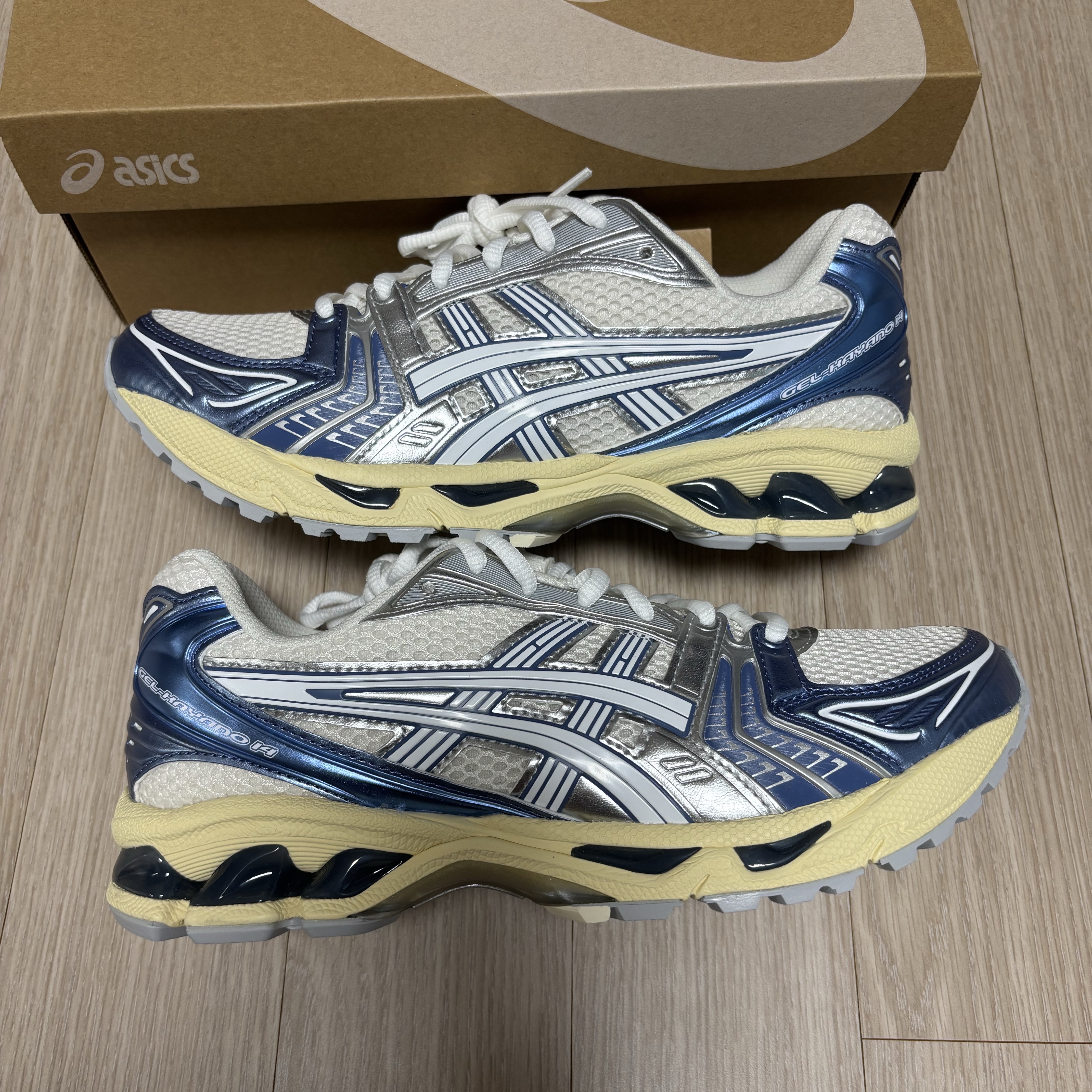 Asics Gel-Kayano 14 Metallic Blue 착용 스타일