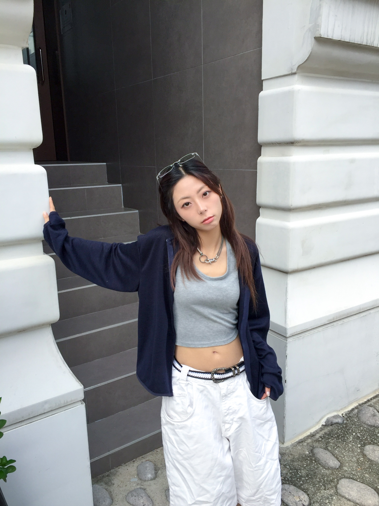 SLOW RECORD HOUSE Round Zip-Up Cardigan Navy 착용 스타일 - 1