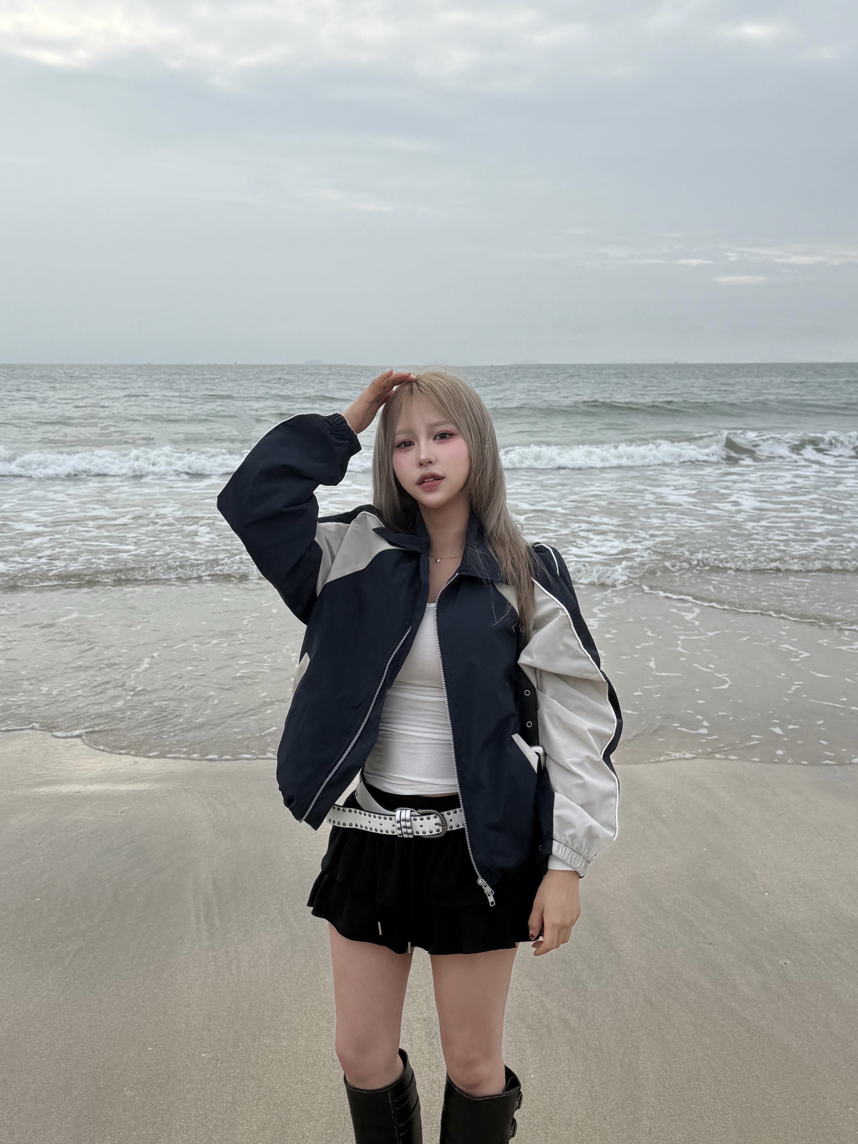 SLOW RECORD HOUSE Piping Line Windbreaker Navy 착용 스타일 - 2