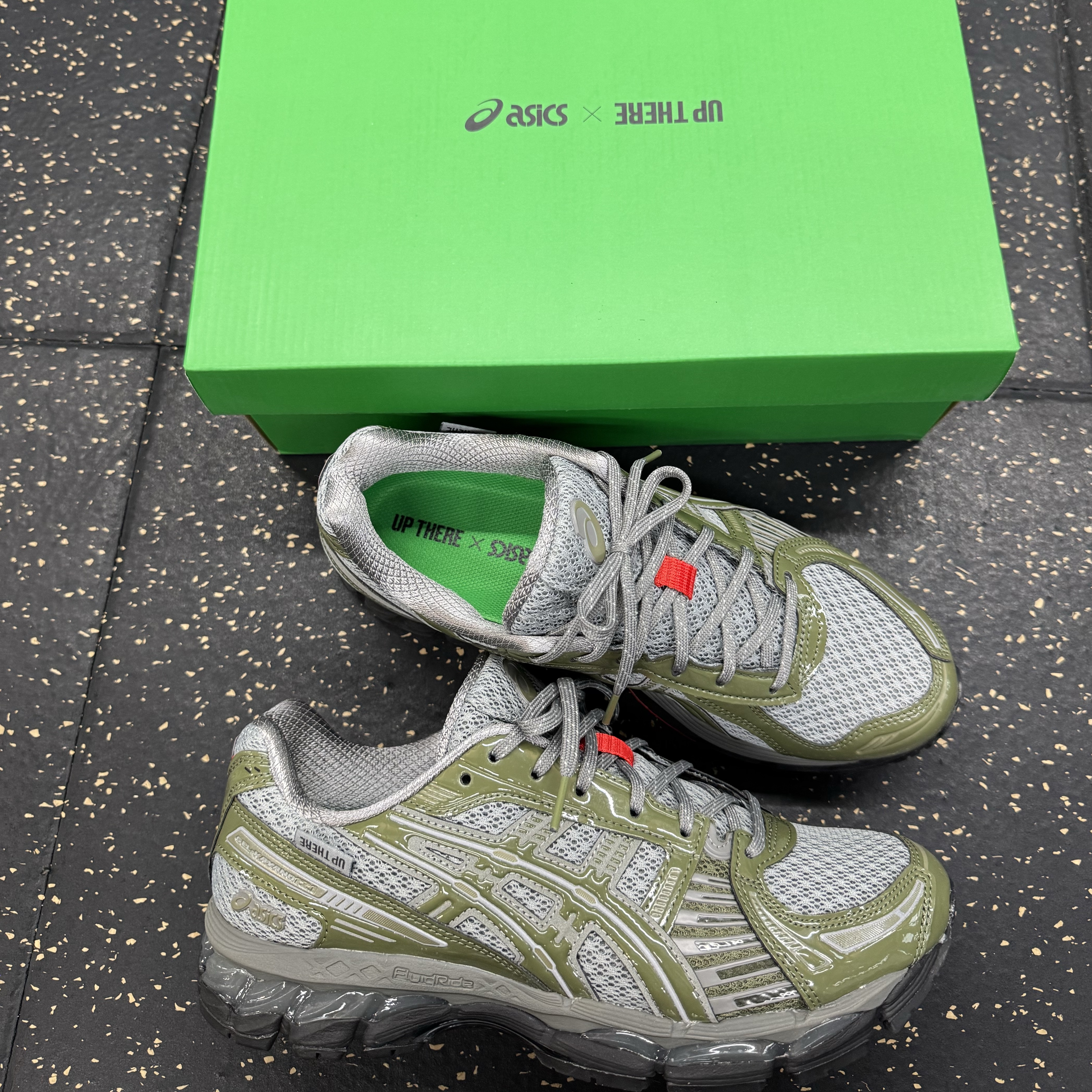 Asics x Up There Gel-Kayano 12.1 Gravel Irvine 착용 스타일