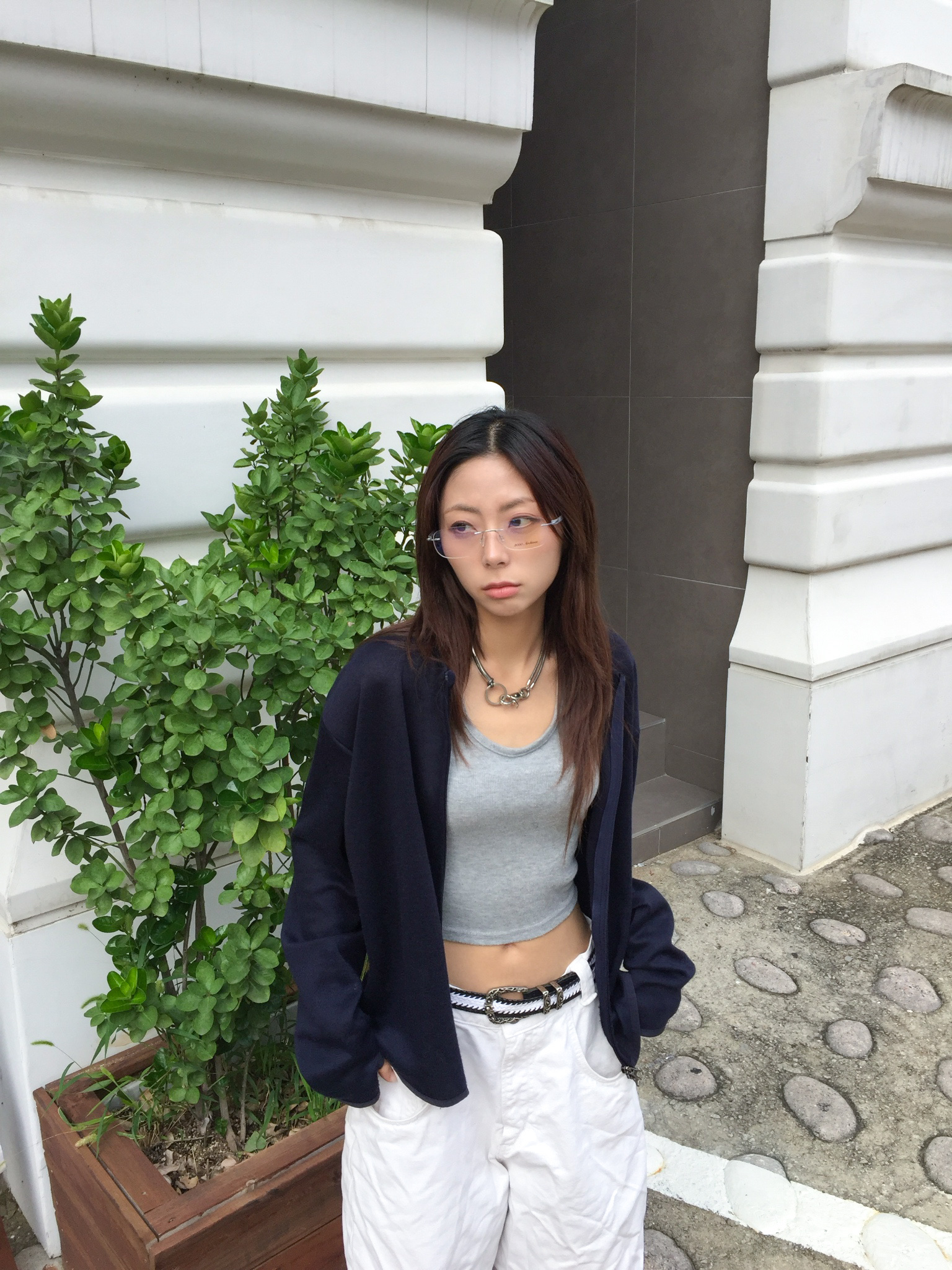 SLOW RECORD HOUSE Round Zip-Up Cardigan Navy 착용 스타일 - 3