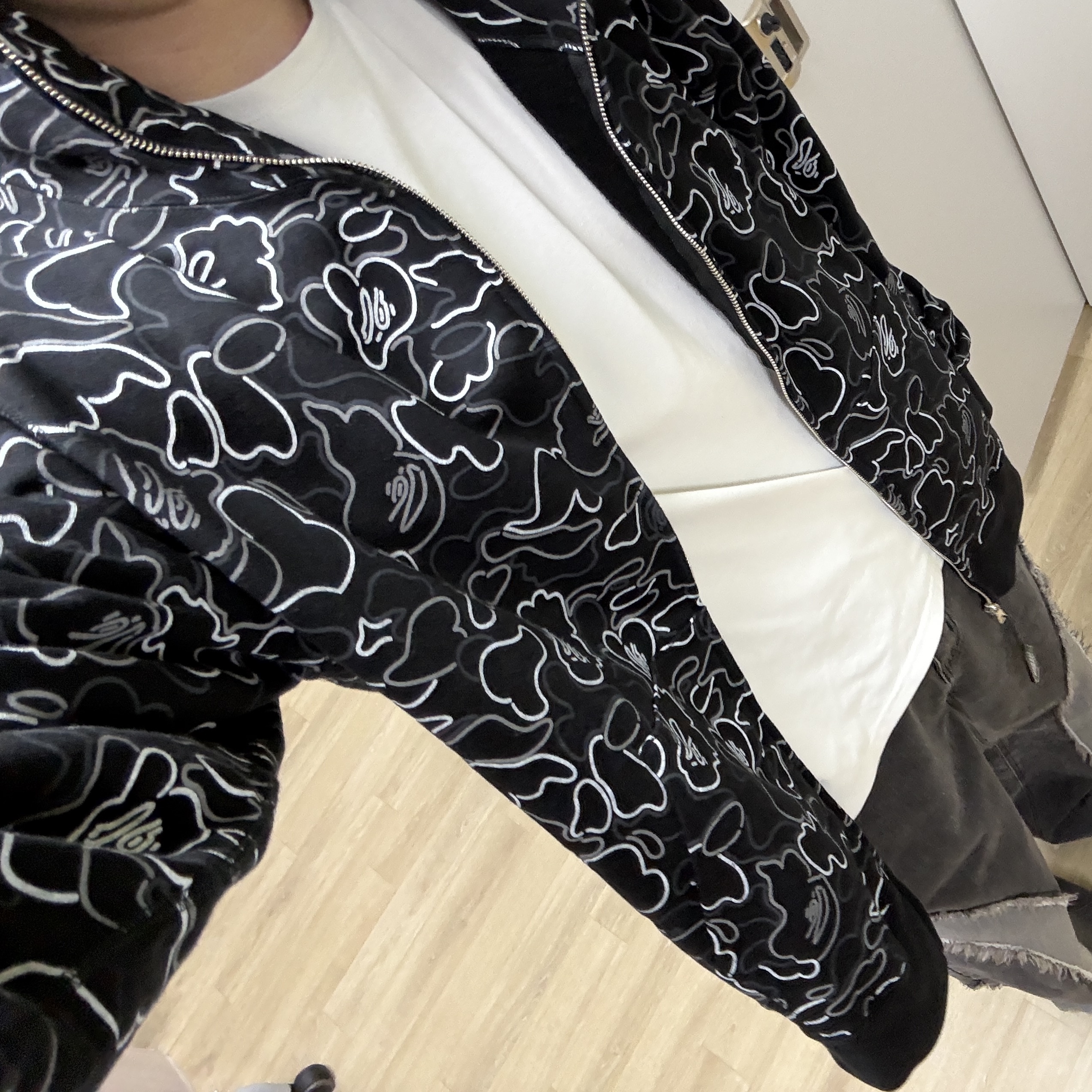 BAPE Neon Camo Shark Full Zip Hoodie Black 착용 스타일