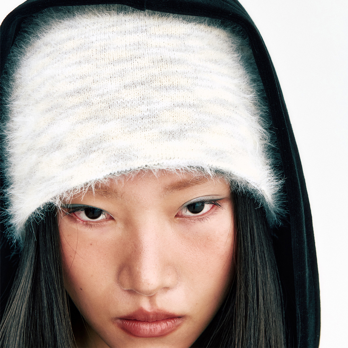 쎄르페 소프트 헤어리 그라데이션 비니 아이보리&그레이(SSERPE Soft Hairy Gradation Beanie Ivory & Grey) - 2
